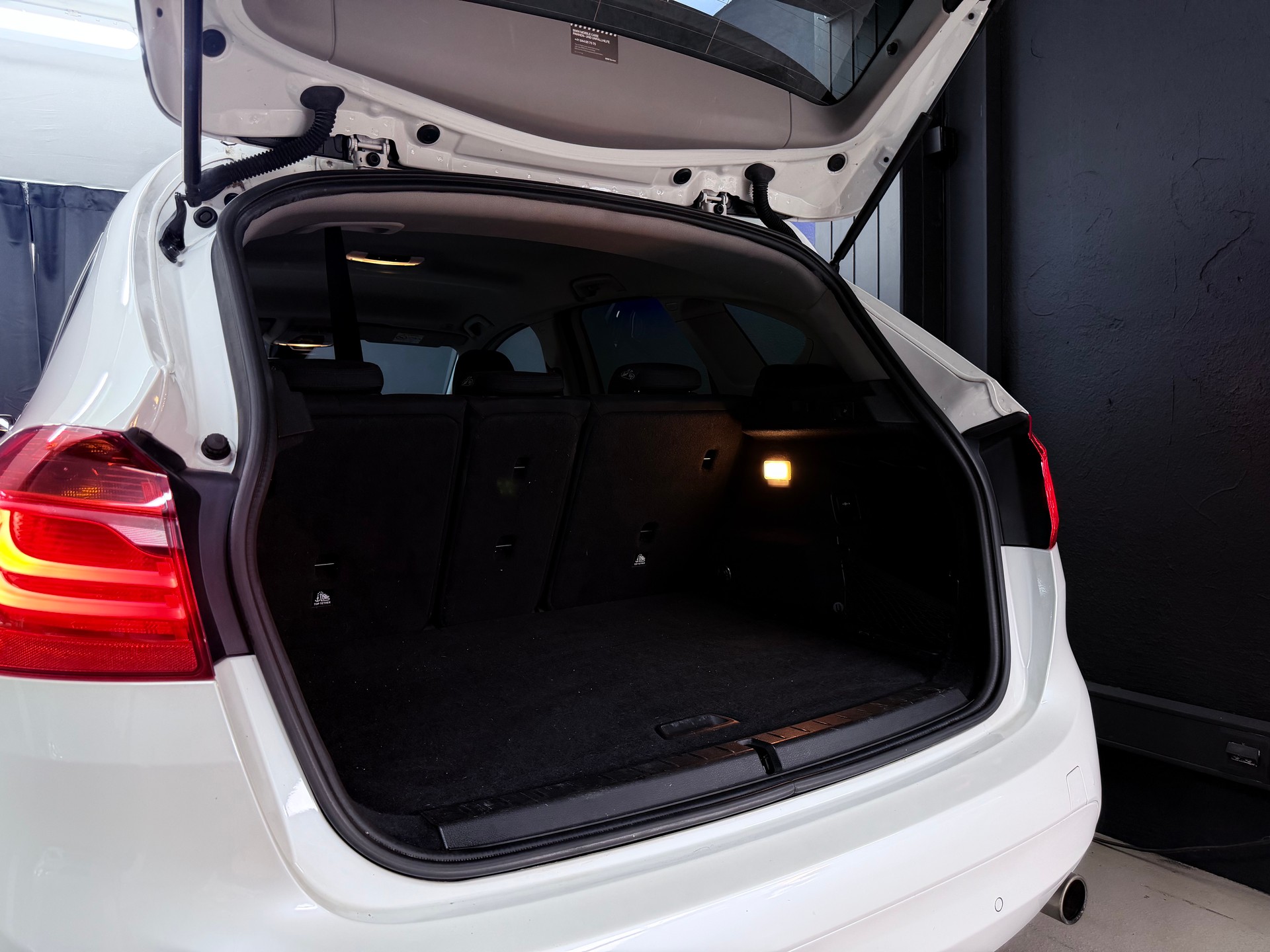 BMW 220d xDrive Active Tourer Steptronic-image-7