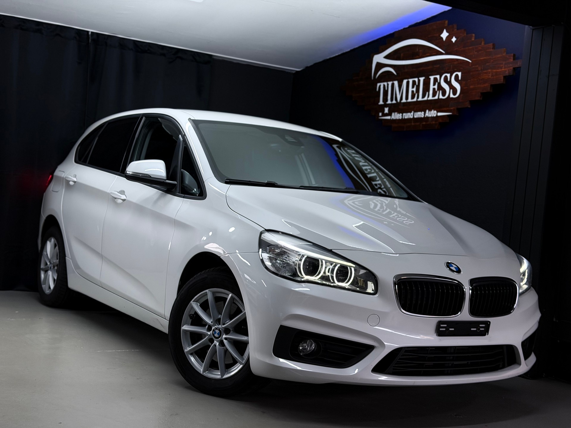 BMW 220d xDrive Active Tourer Steptronic-image-0