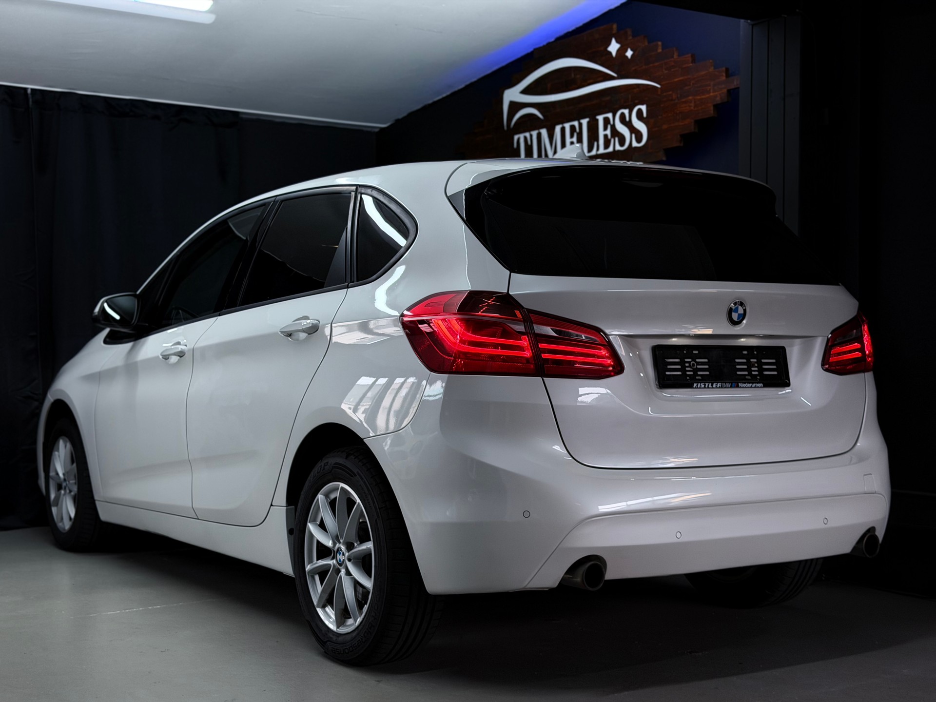 BMW 220d xDrive Active Tourer Steptronic-image-5