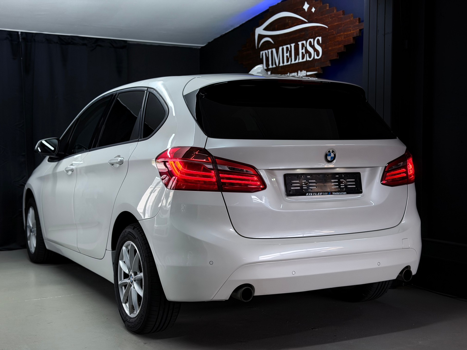 BMW 220d xDrive Active Tourer Steptronic-image-6