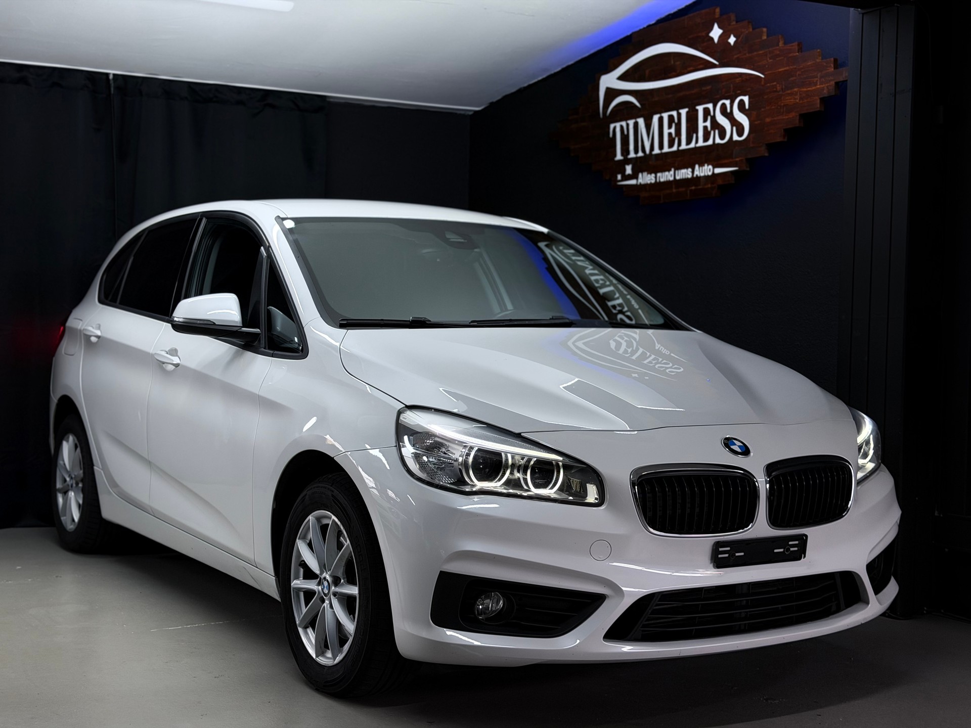 BMW 220d xDrive Active Tourer Steptronic-image-1