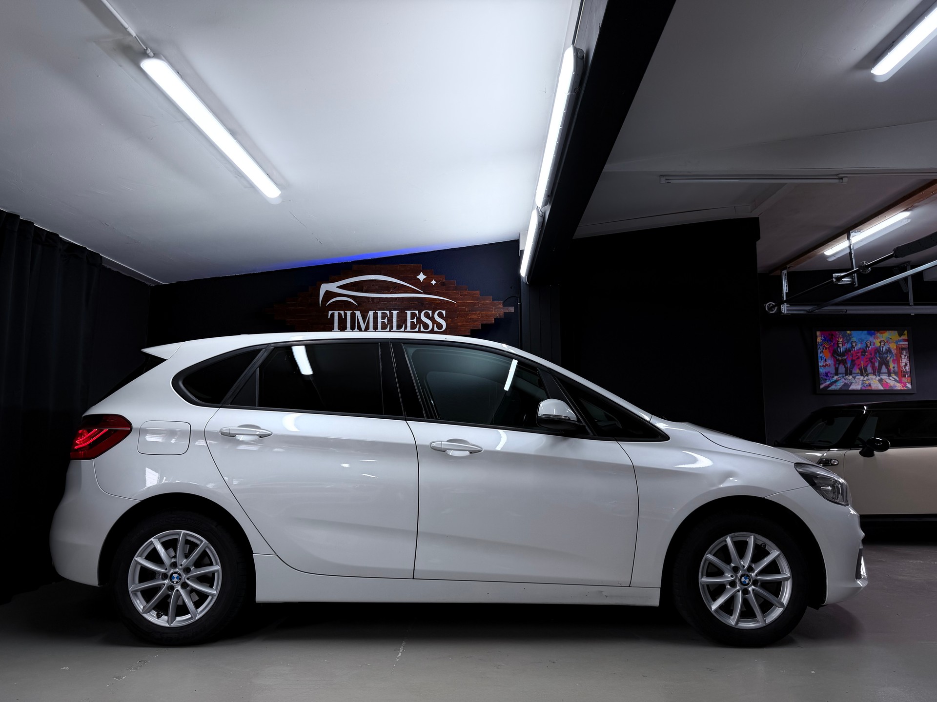 BMW 220d xDrive Active Tourer Steptronic-image-4