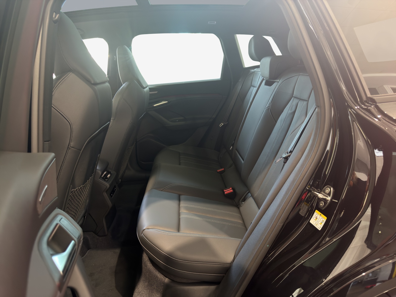 AUDI SQ6 e-tron quattro-image-11