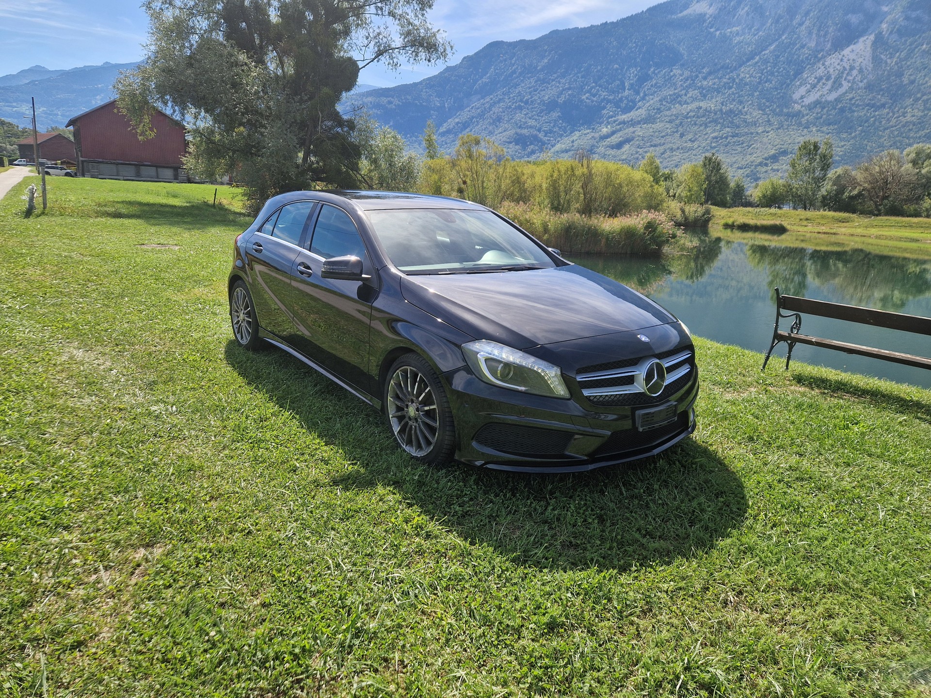 MERCEDES-BENZ A 200 AMG Line 7G-DCT-image-2