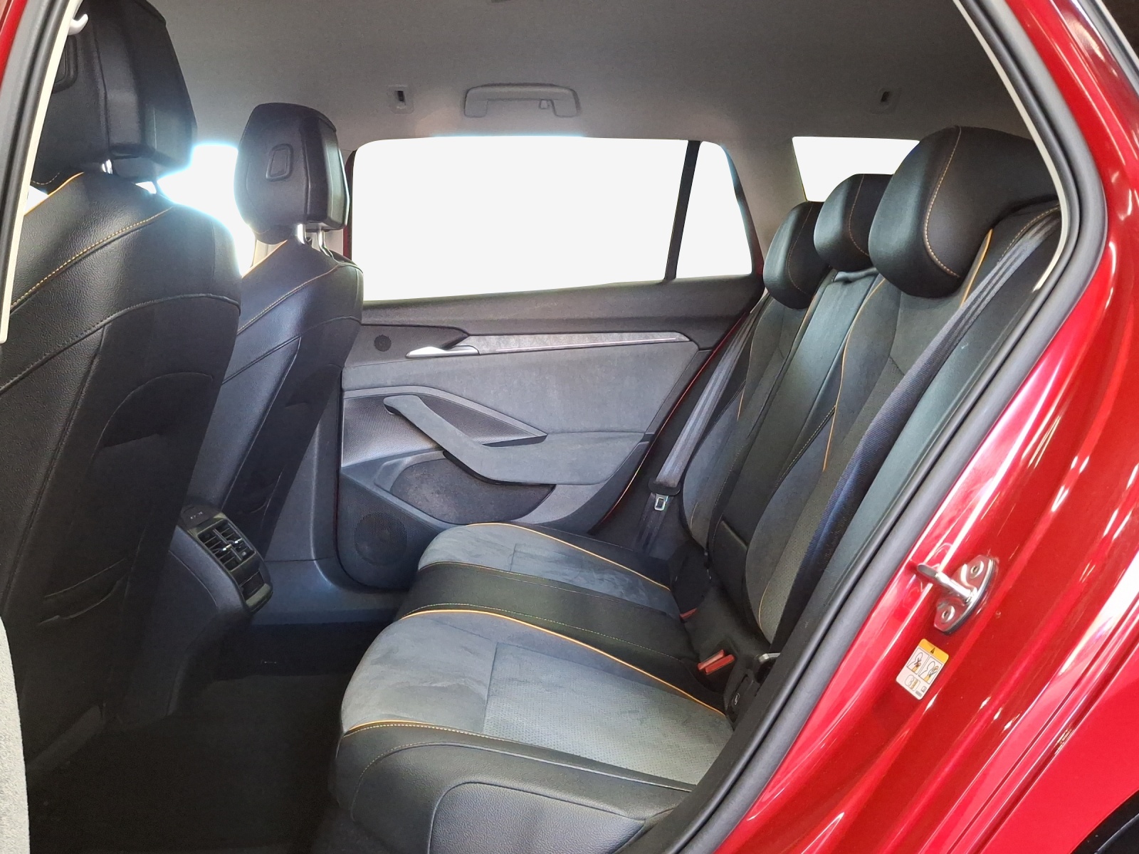 SKODA Superb Combi 2.0 TDi Selection 4x4 DSG-image-11