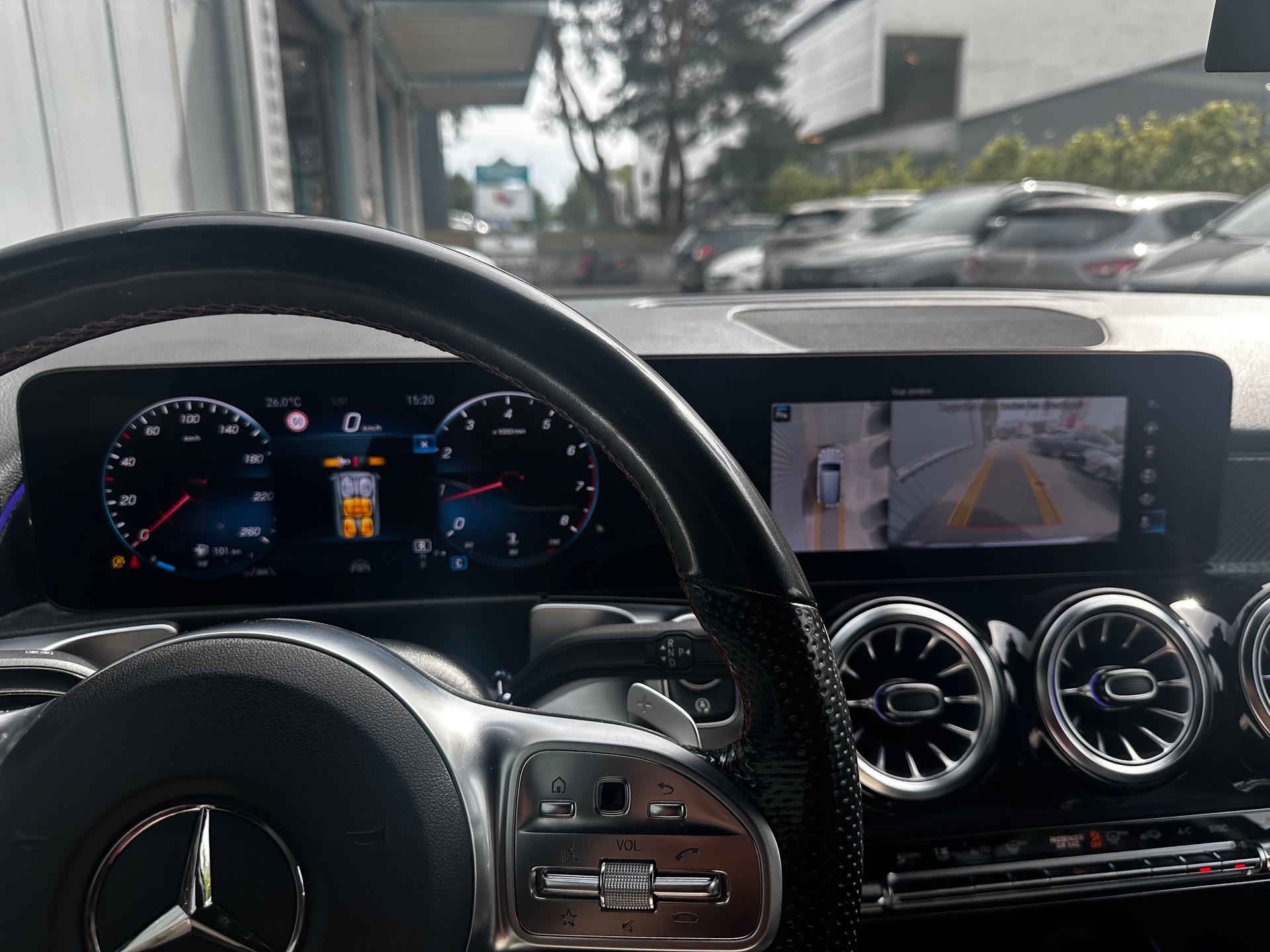 MERCEDES-BENZ GLB 250 AMG Line 8G-Tronic-image-9