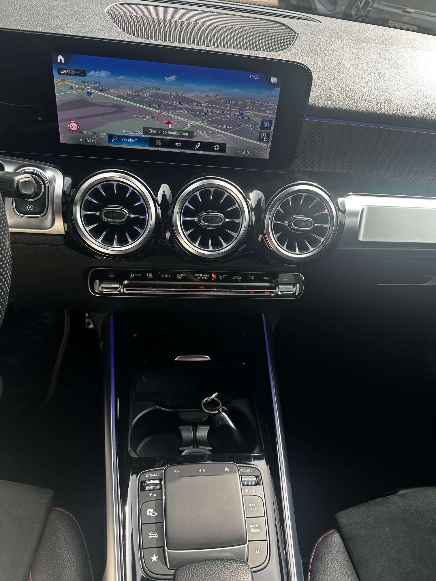 MERCEDES-BENZ GLB 250 AMG Line 8G-Tronic-image-8