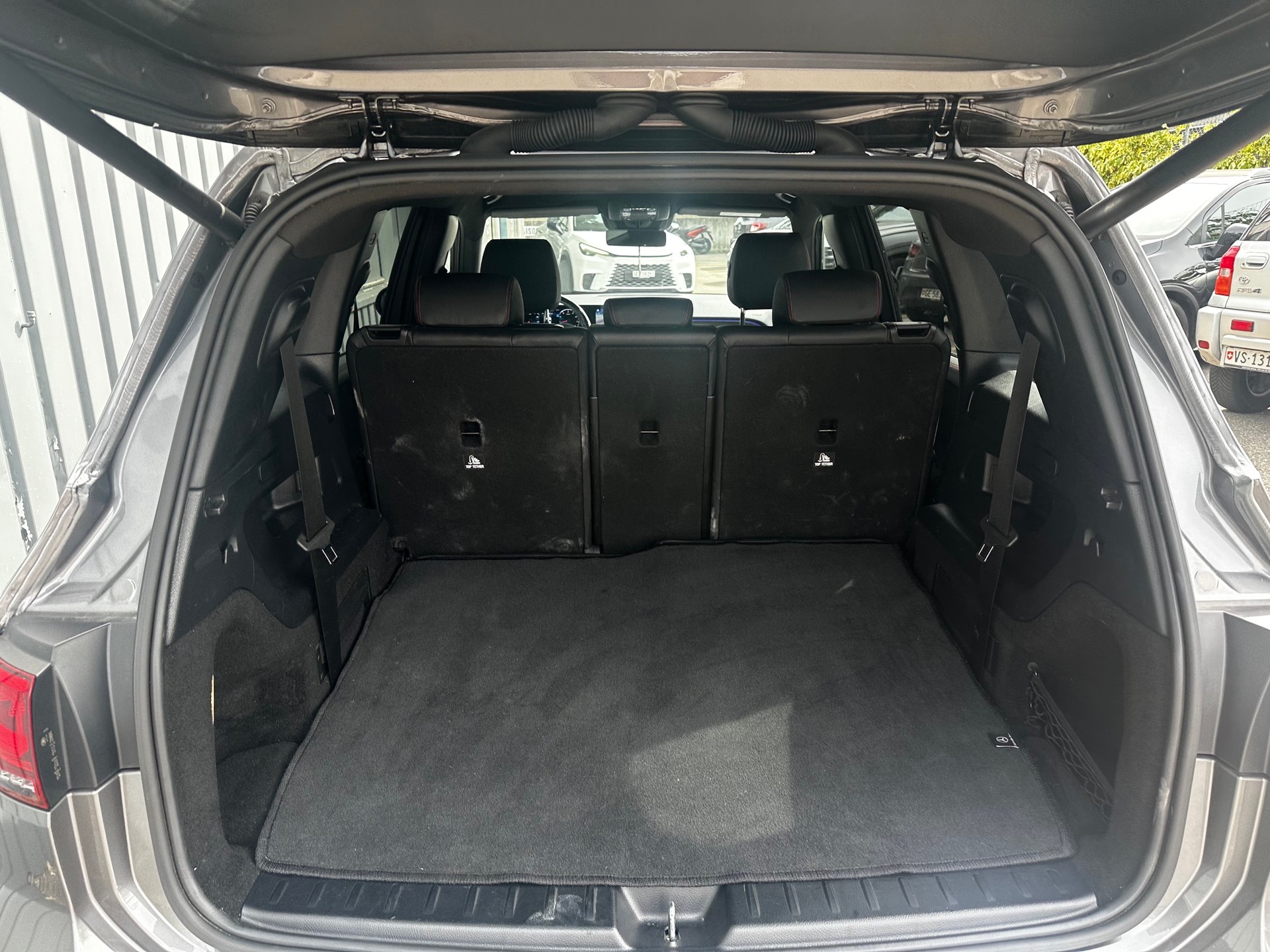 MERCEDES-BENZ GLB 250 AMG Line 8G-Tronic-image-4