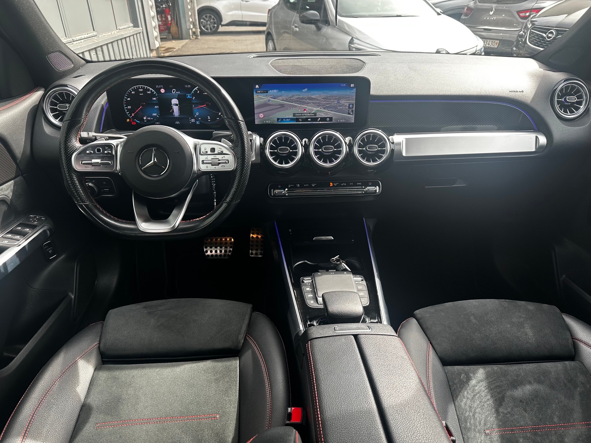 MERCEDES-BENZ GLB 250 AMG Line 8G-Tronic-image-7