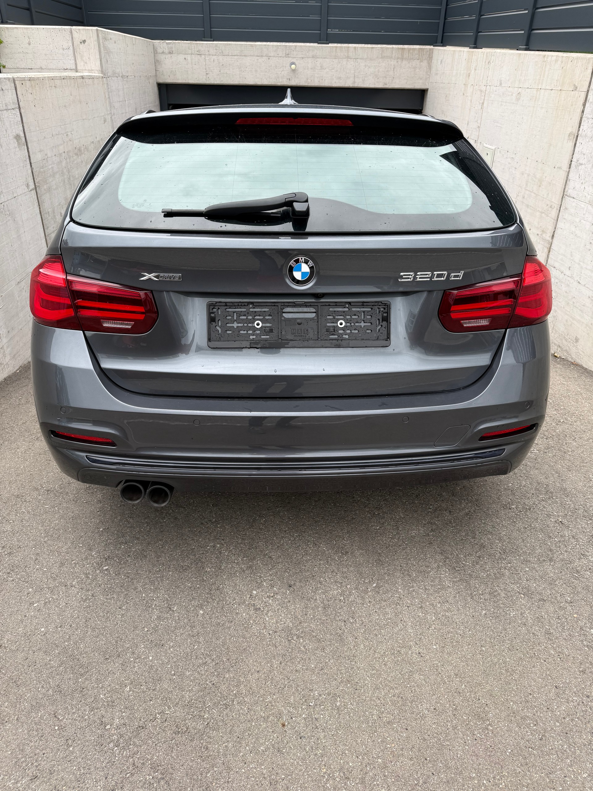 BMW 320d xDrive Touring Edition Sport Line Steptronic-image-3