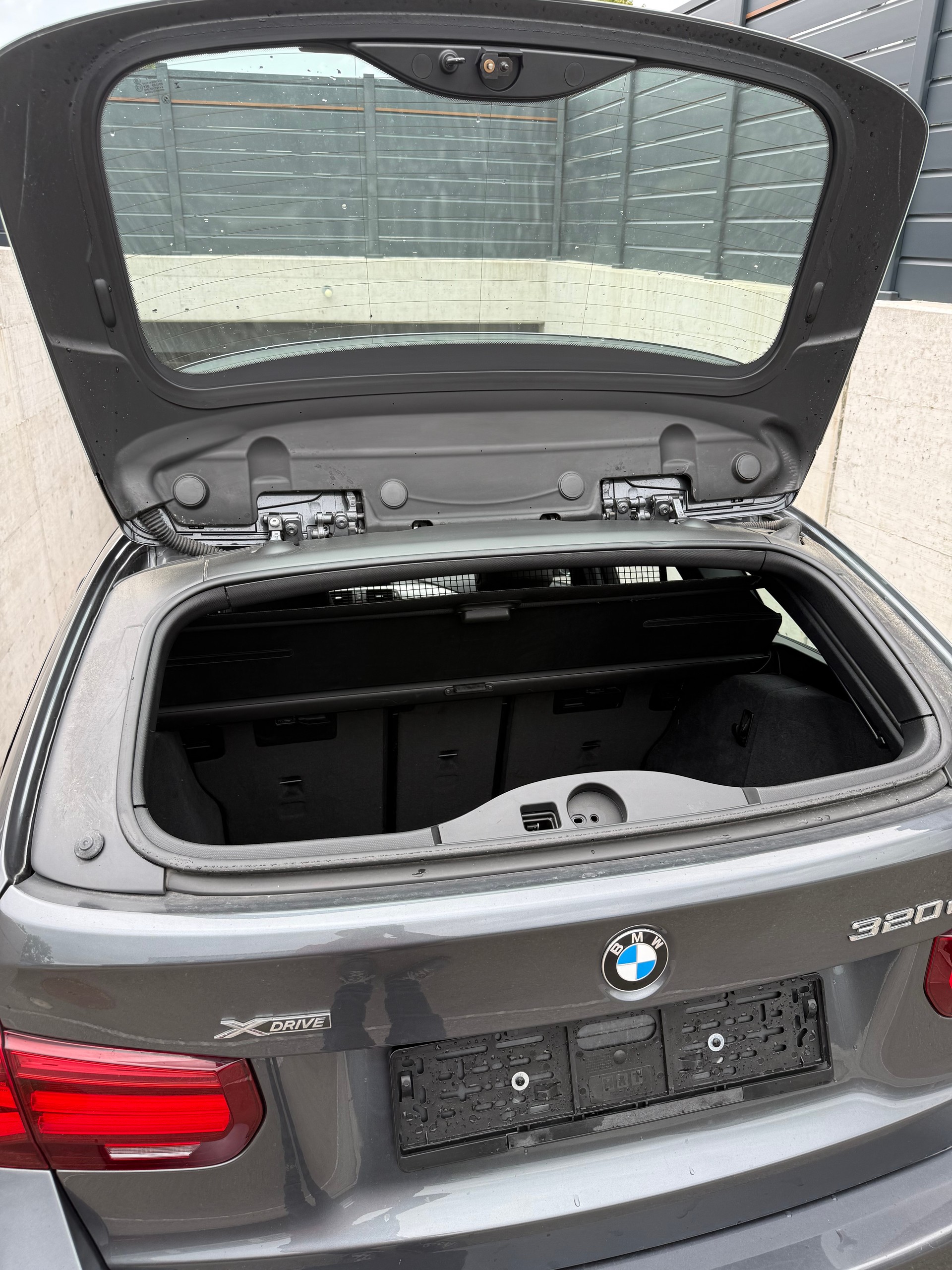 BMW 320d xDrive Touring Edition Sport Line Steptronic-image-12