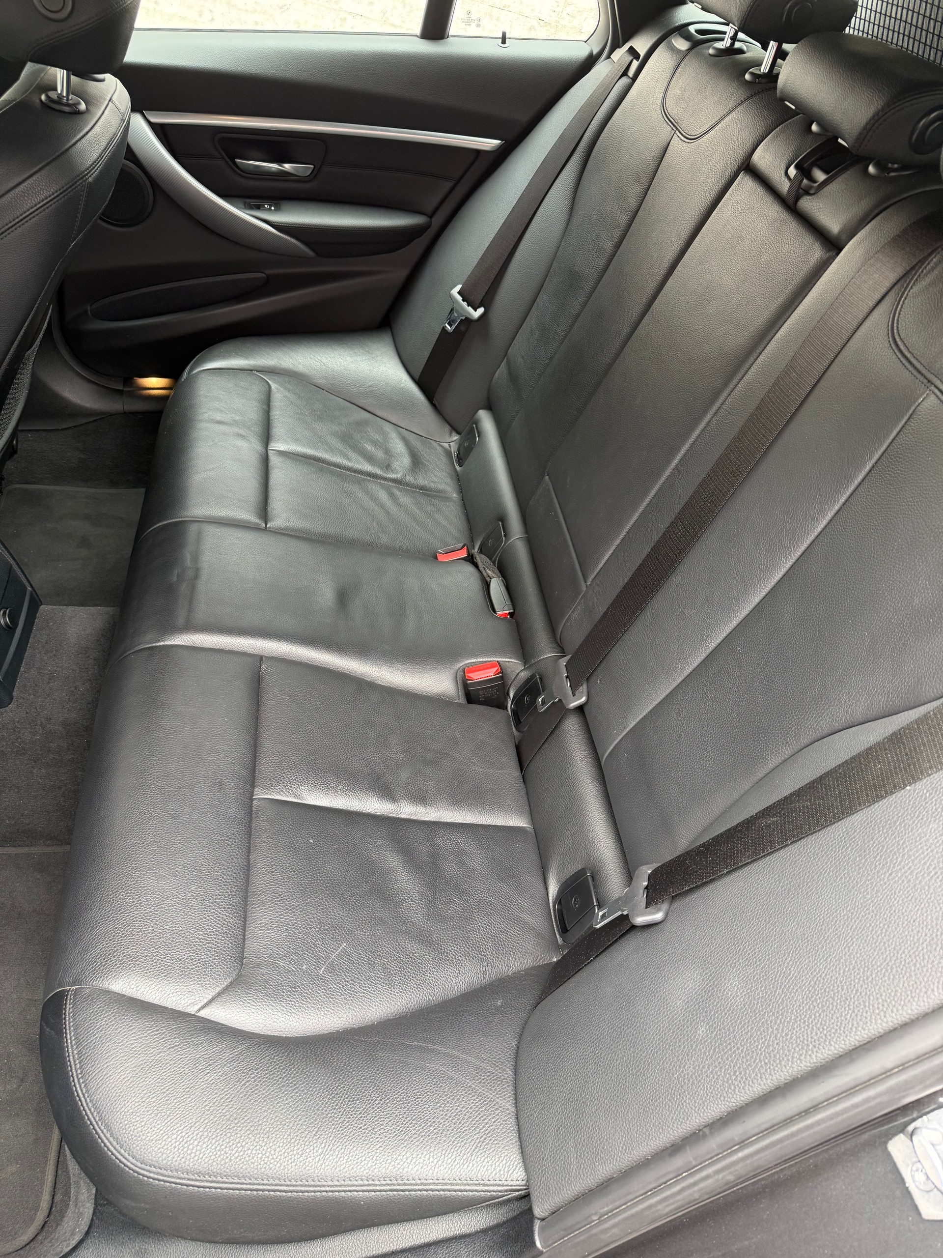 BMW 320d xDrive Touring Edition Sport Line Steptronic-image-11