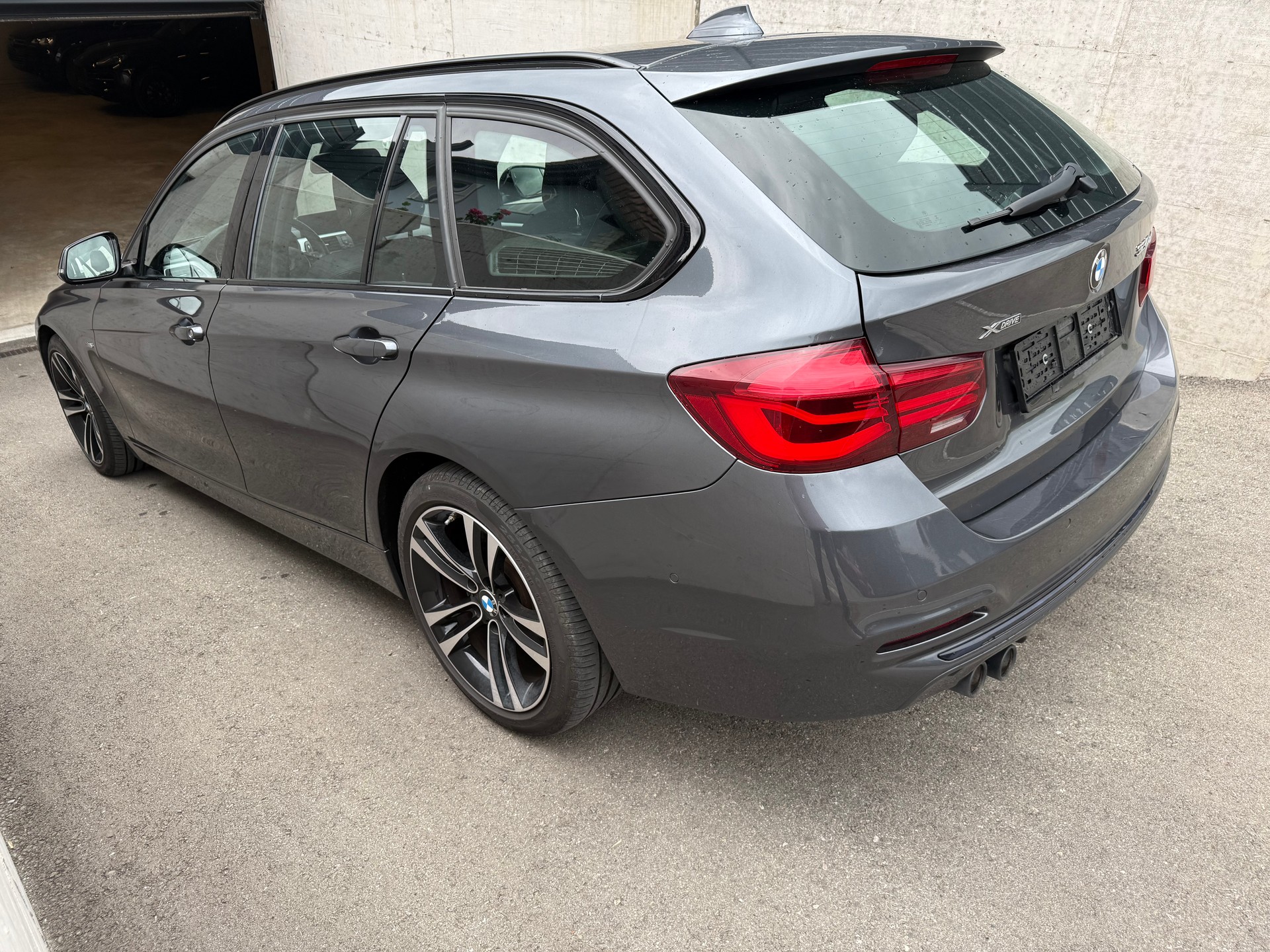 BMW 320d xDrive Touring Edition Sport Line Steptronic-image-5
