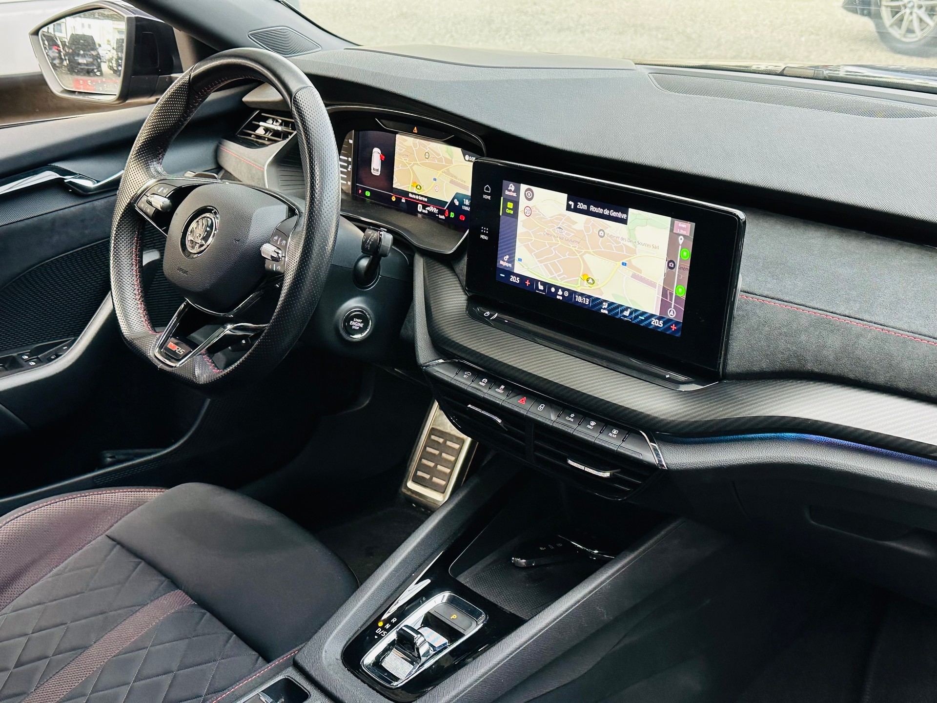 SKODA Octavia Combi 2.0 TSI DSG RS-image-16