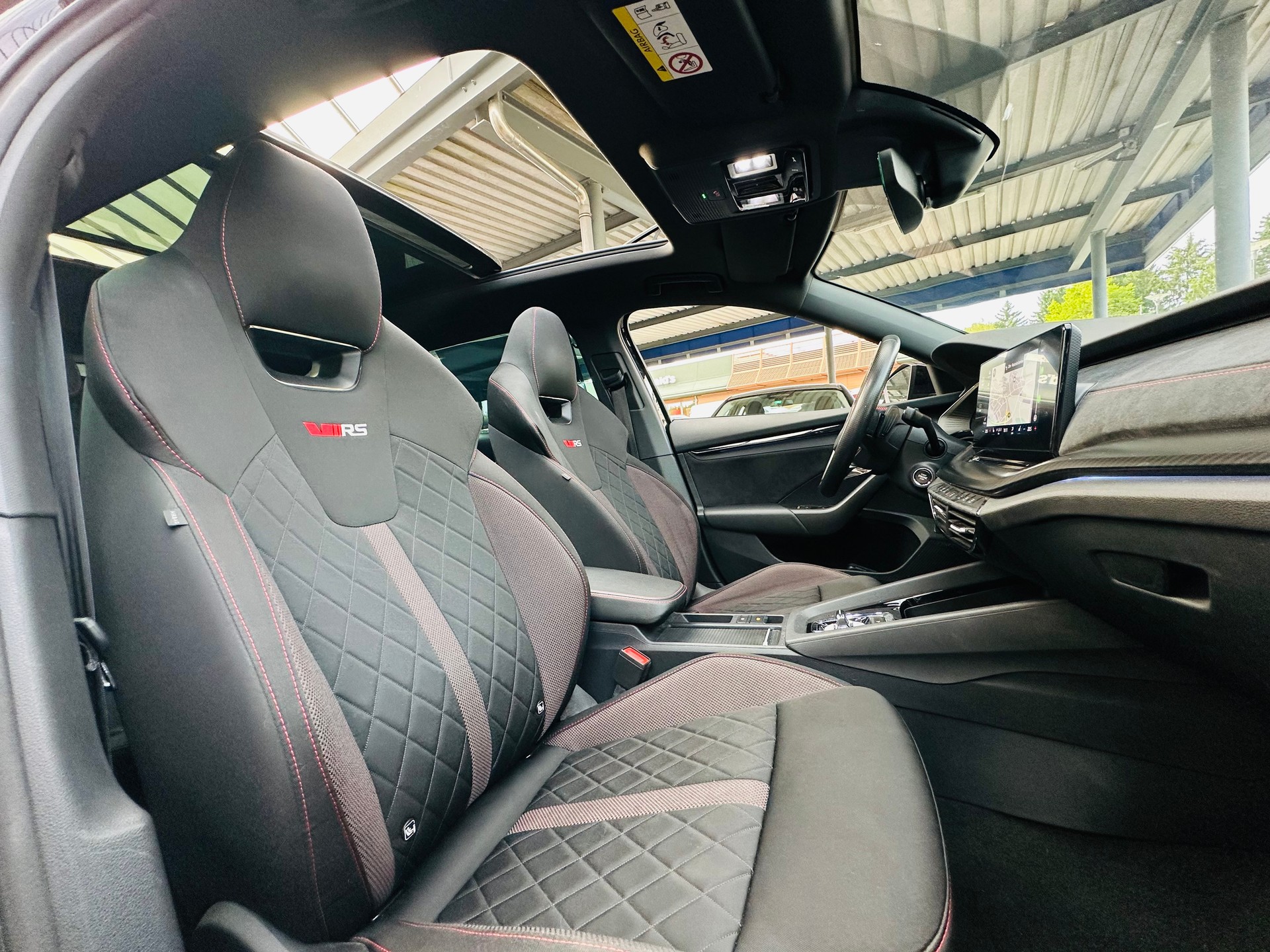 SKODA Octavia Combi 2.0 TSI DSG RS-image-13