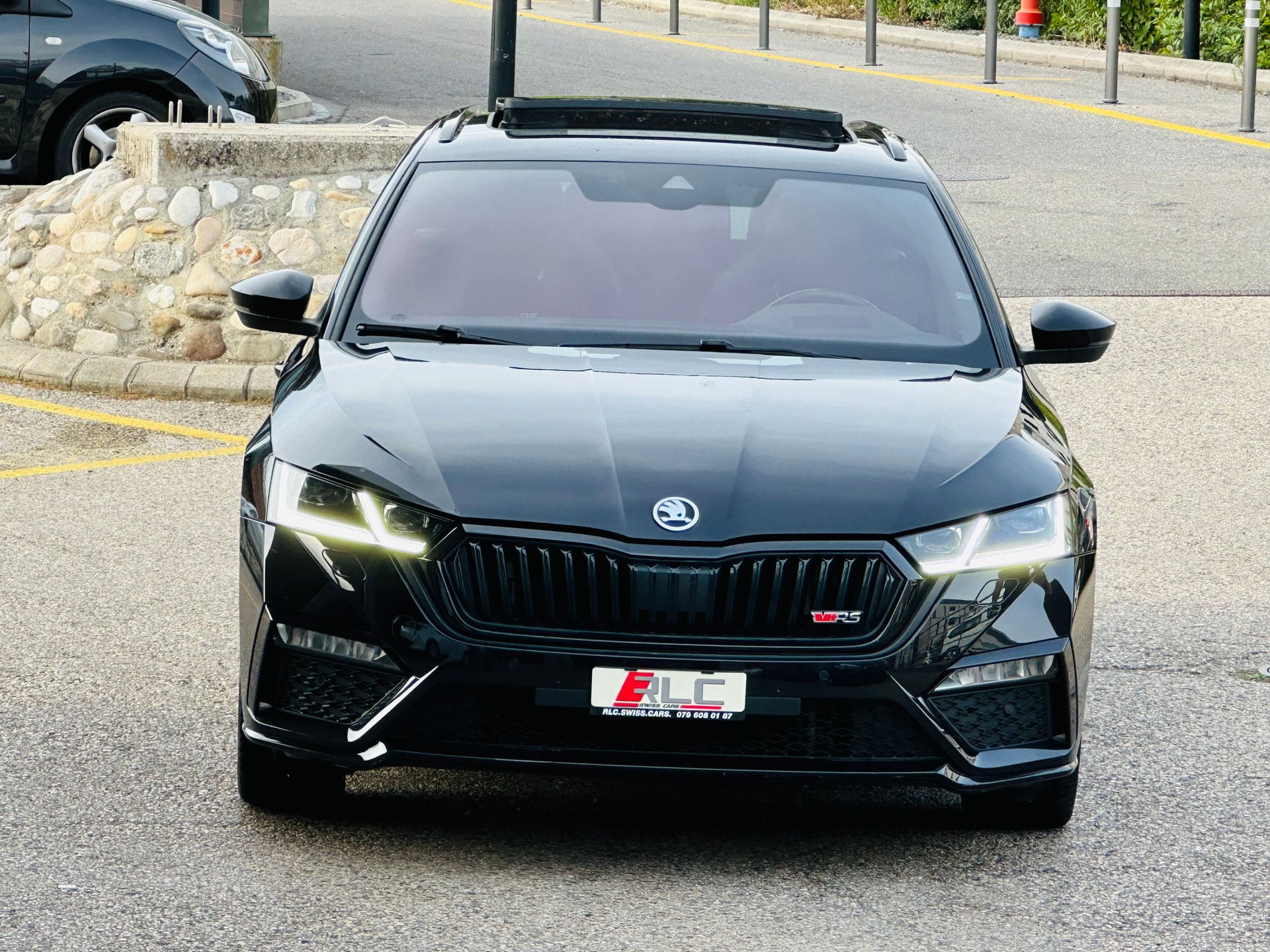 SKODA Octavia Combi 2.0 TSI DSG RS-image-4