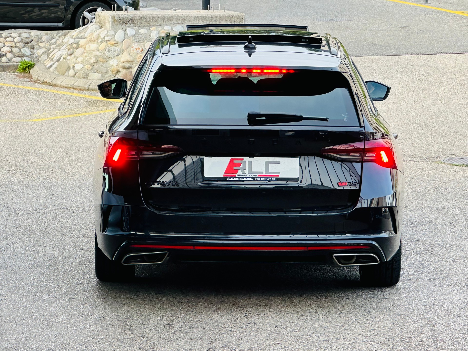 SKODA Octavia Combi 2.0 TSI DSG RS-image-10