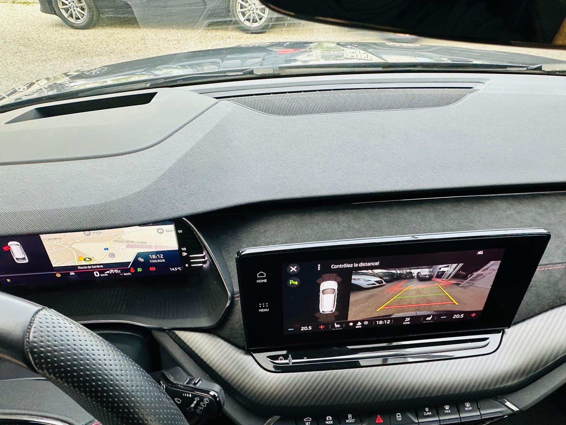 SKODA Octavia Combi 2.0 TSI DSG RS-image-17