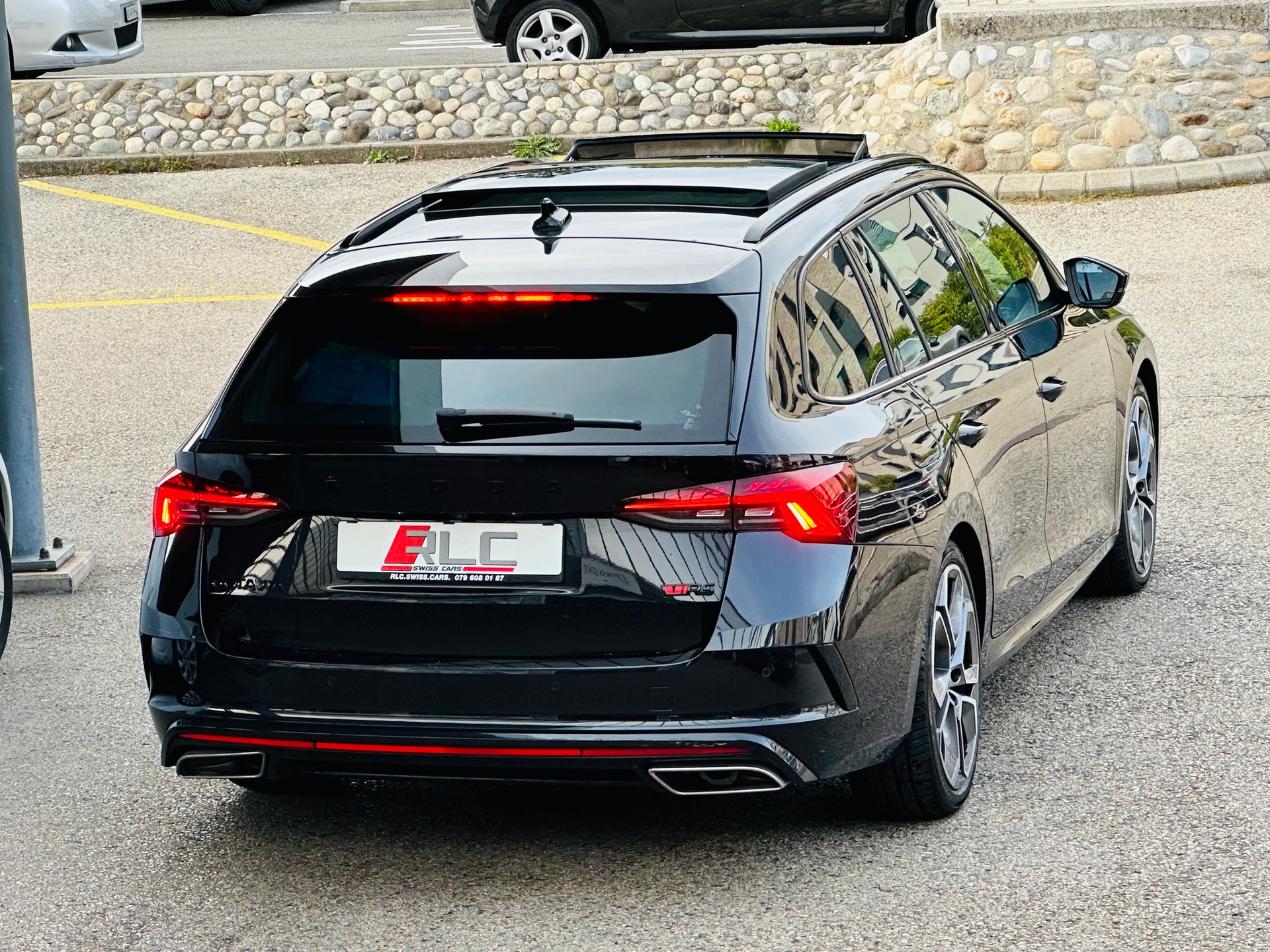 SKODA Octavia Combi 2.0 TSI DSG RS-image-9