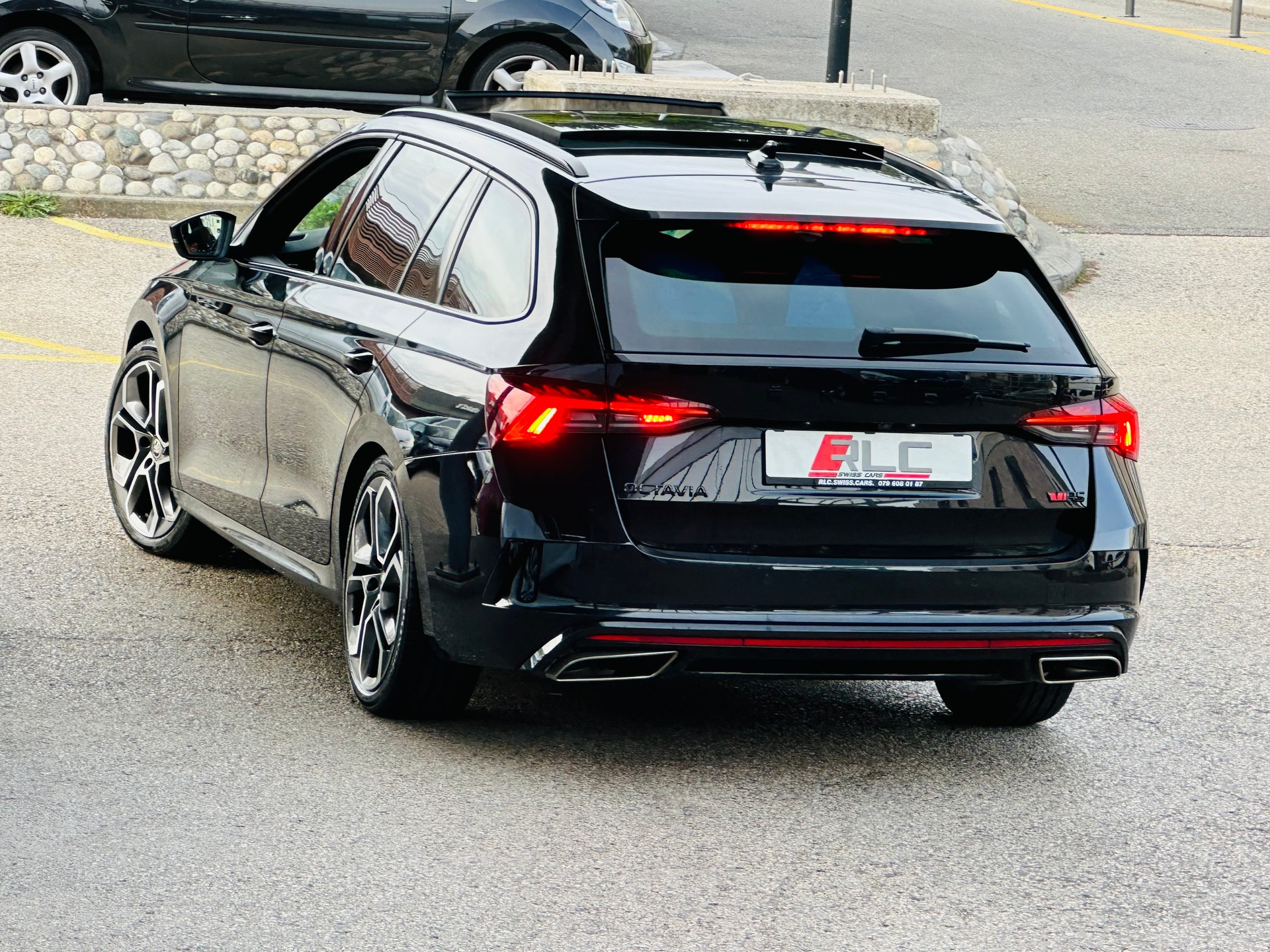 SKODA Octavia Combi 2.0 TSI DSG RS-image-8