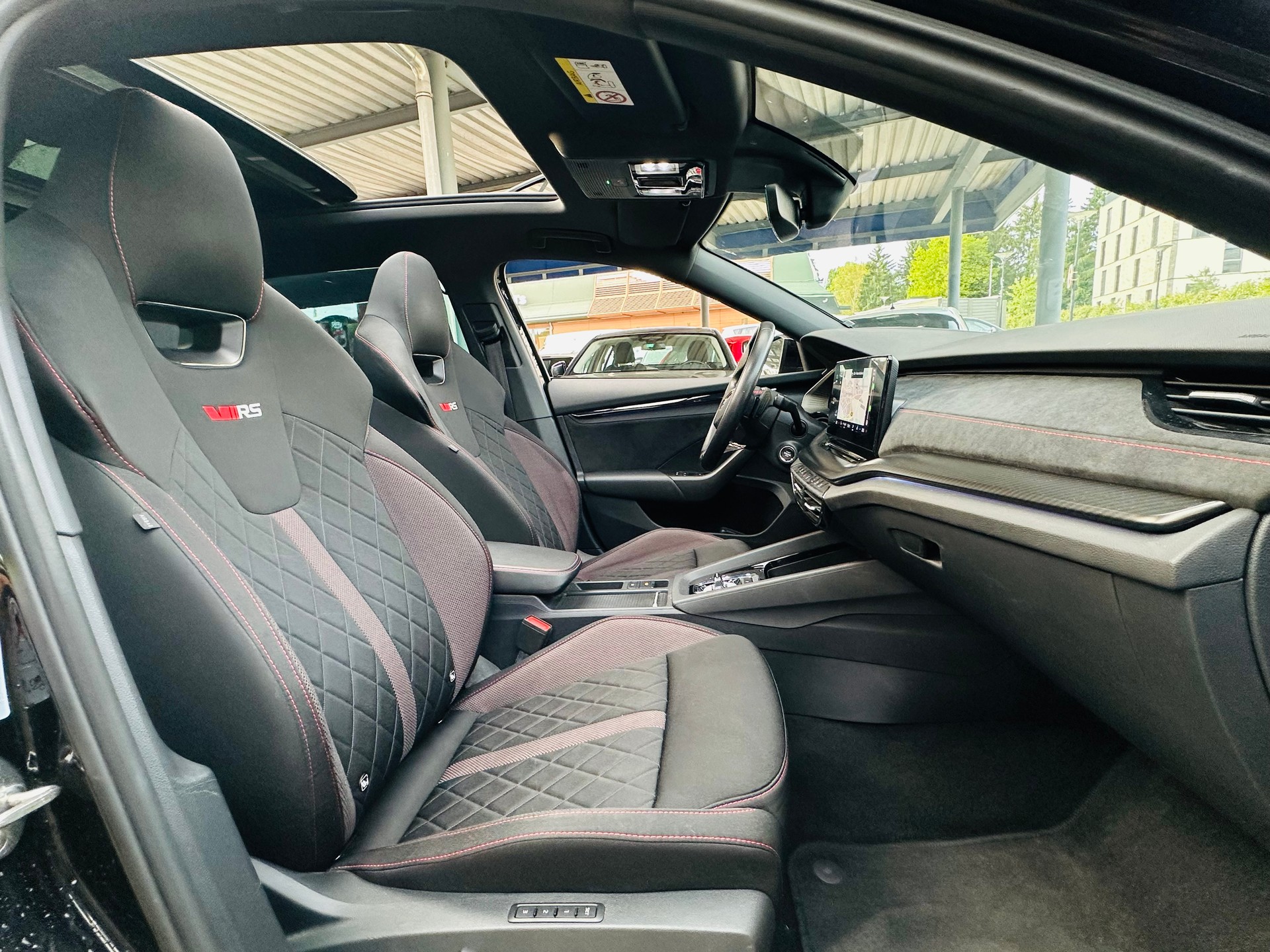 SKODA Octavia Combi 2.0 TSI DSG RS-image-14