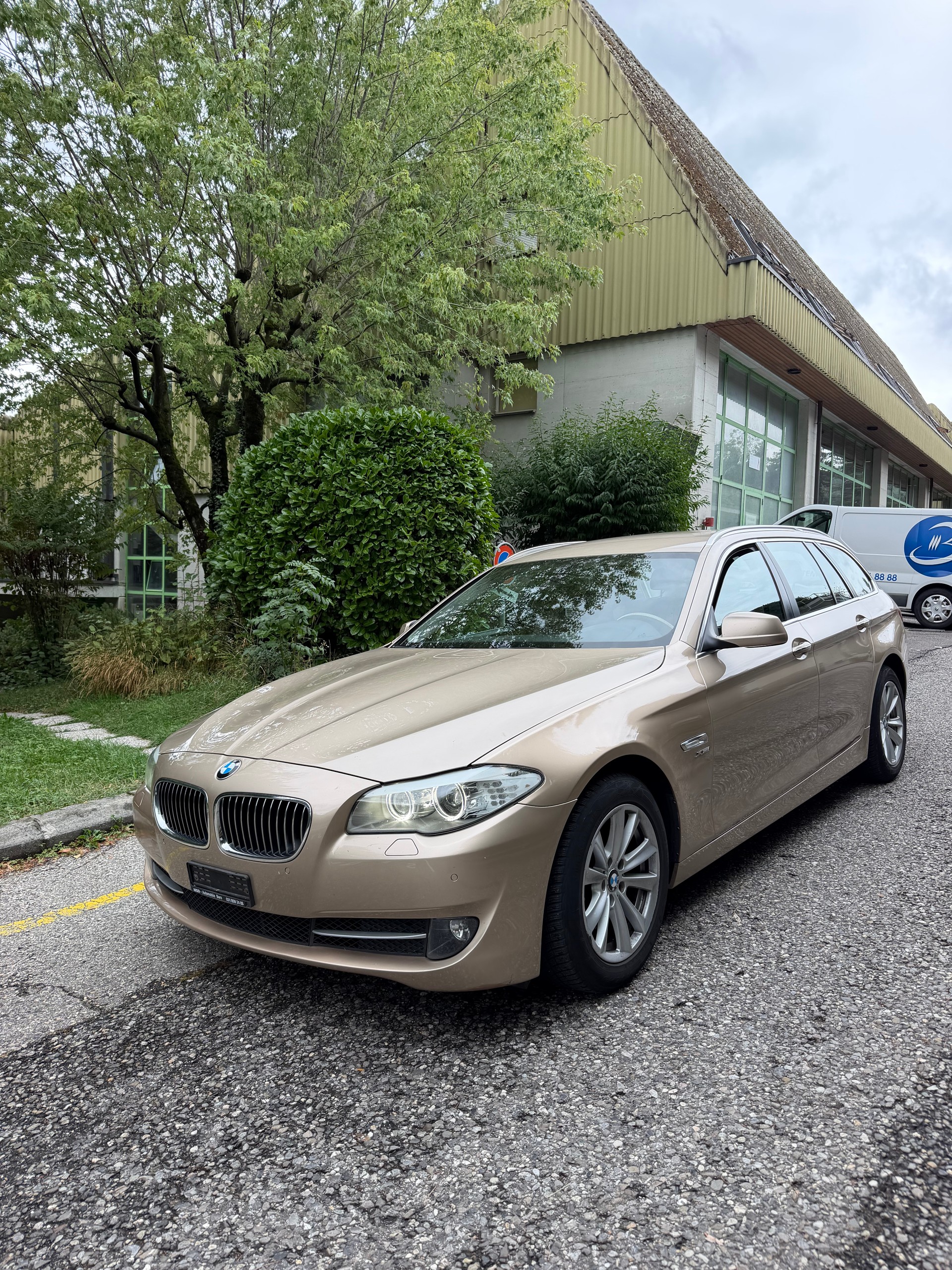 BMW 528i xDrive Touring Steptronic-image-0