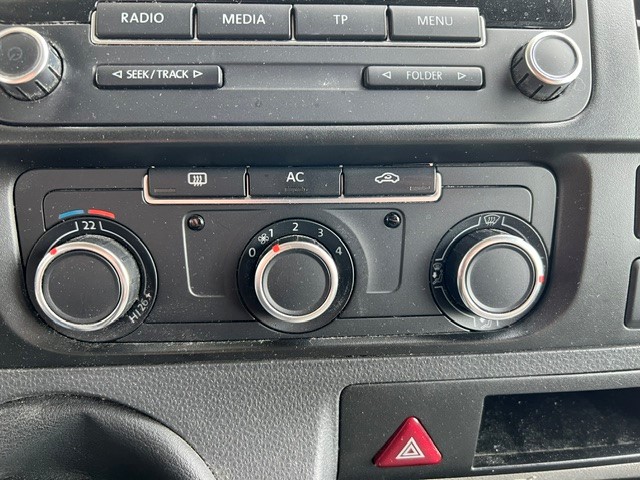VW T5 2.0 TDI-image-11