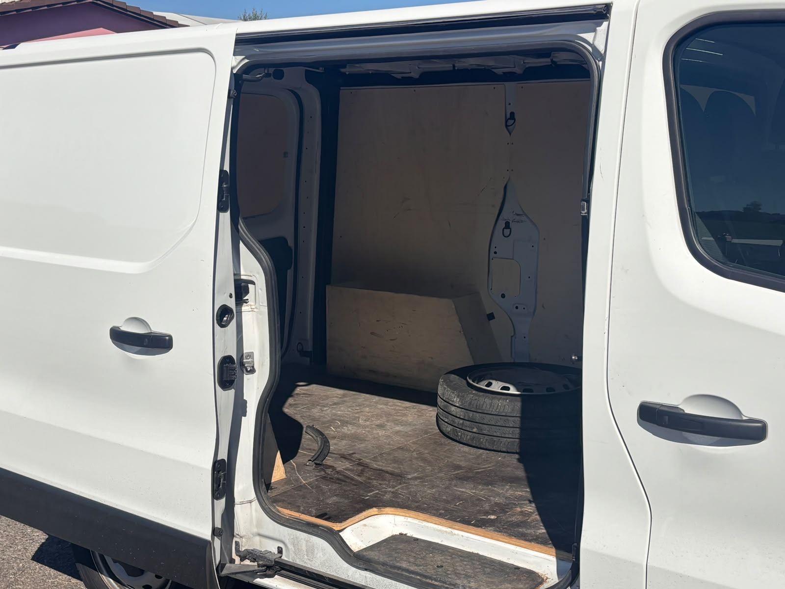 RENAULT Trafic 2.0 Blue dCi110 Advance L1H1-image-11