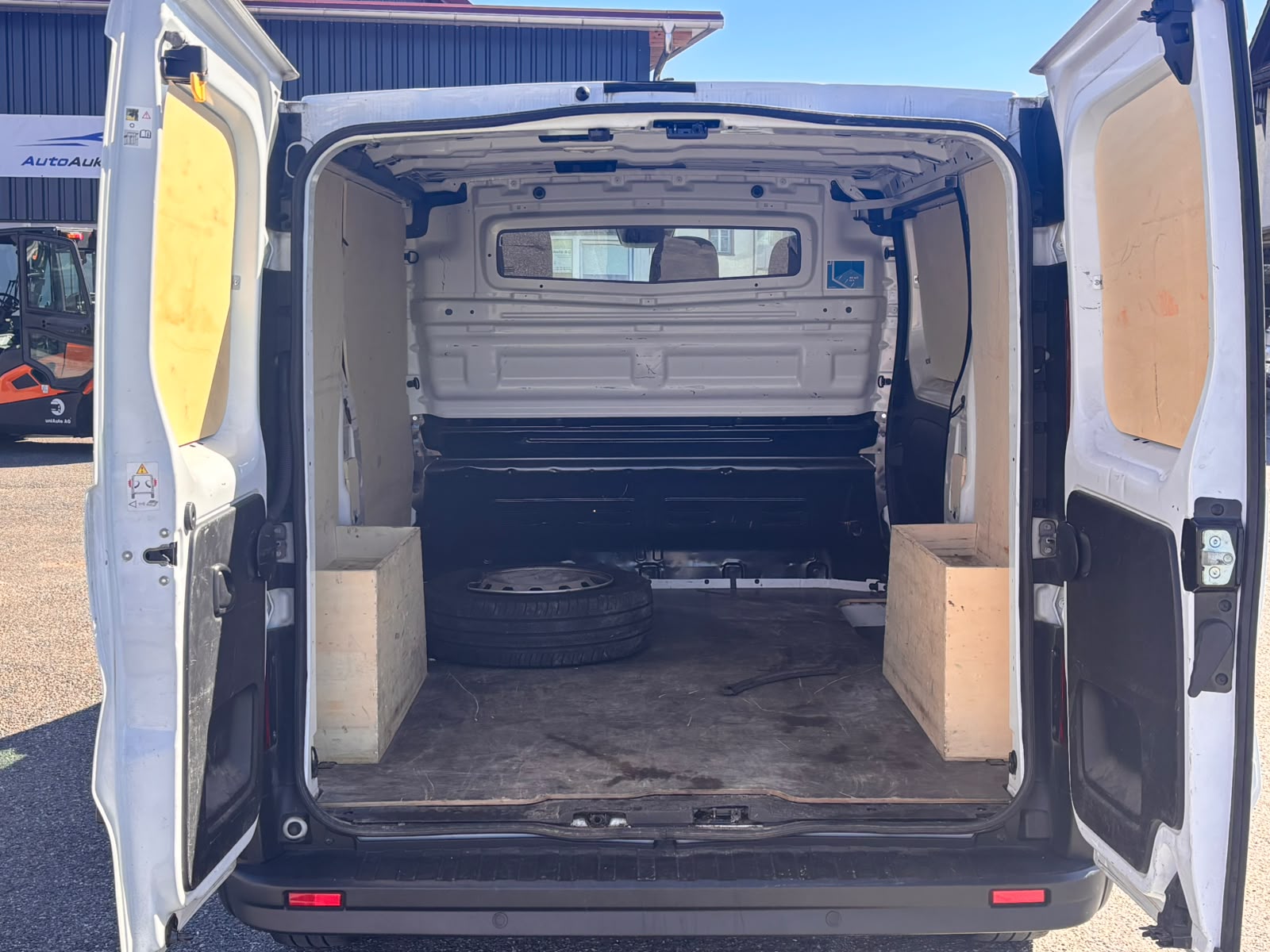 RENAULT Trafic 2.0 Blue dCi110 Advance L1H1-image-12