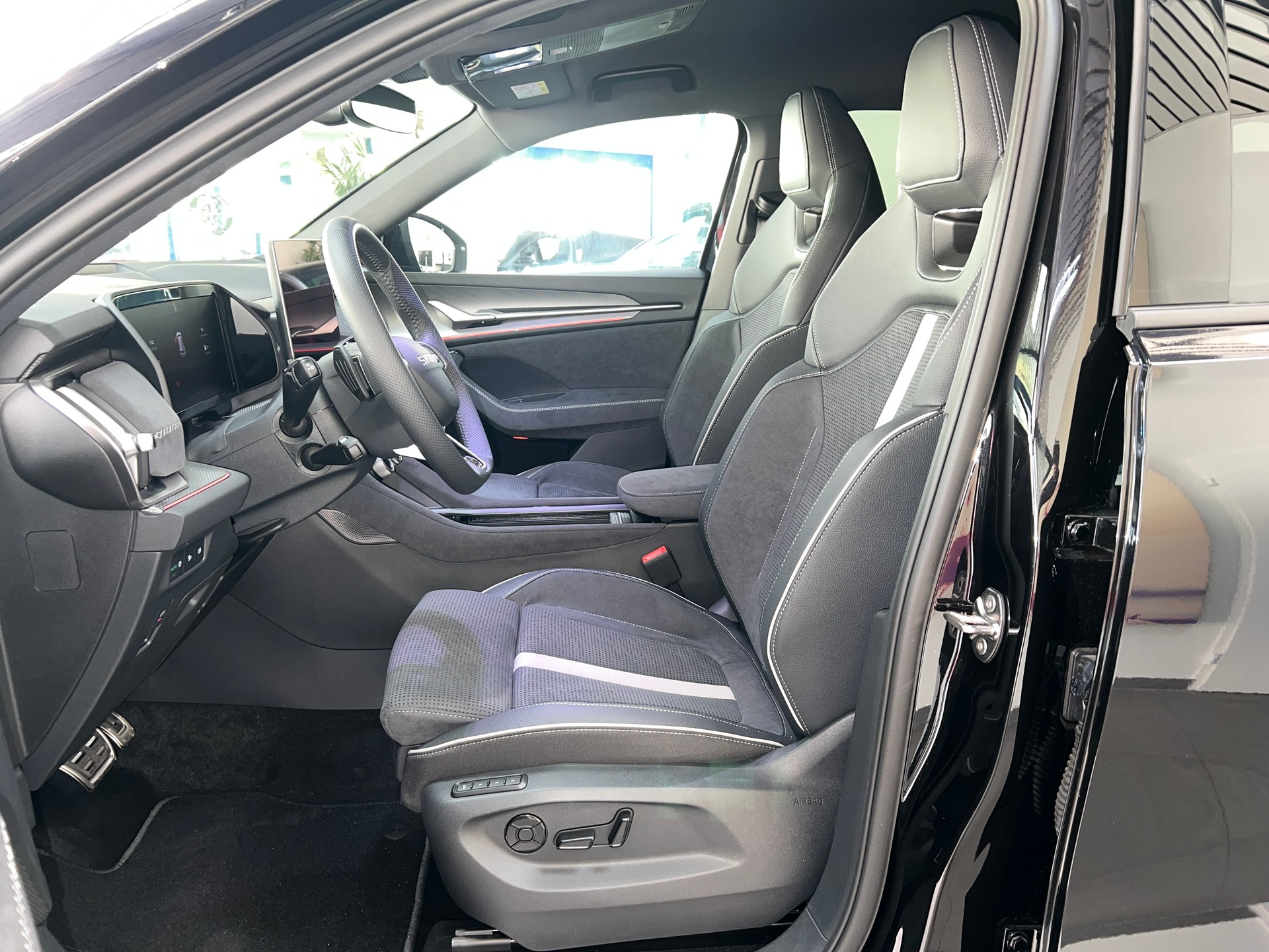 SKODA Kodiaq 2.0 TDI Sportline 4x4 / 7 PLATZ / 5 Jahre Garantie-image-13