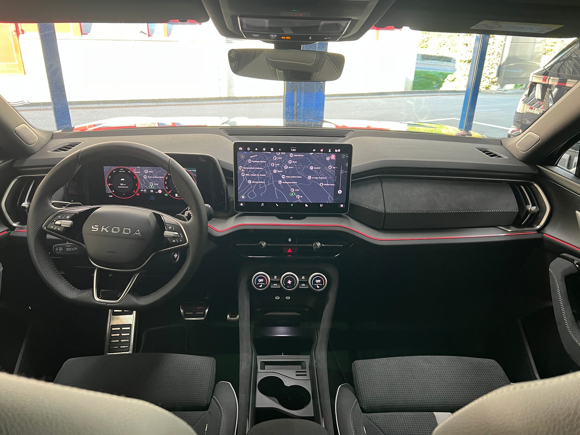 SKODA Kodiaq 2.0 TDI Sportline 4x4 / 7 PLATZ / 5 Jahre Garantie-image-17