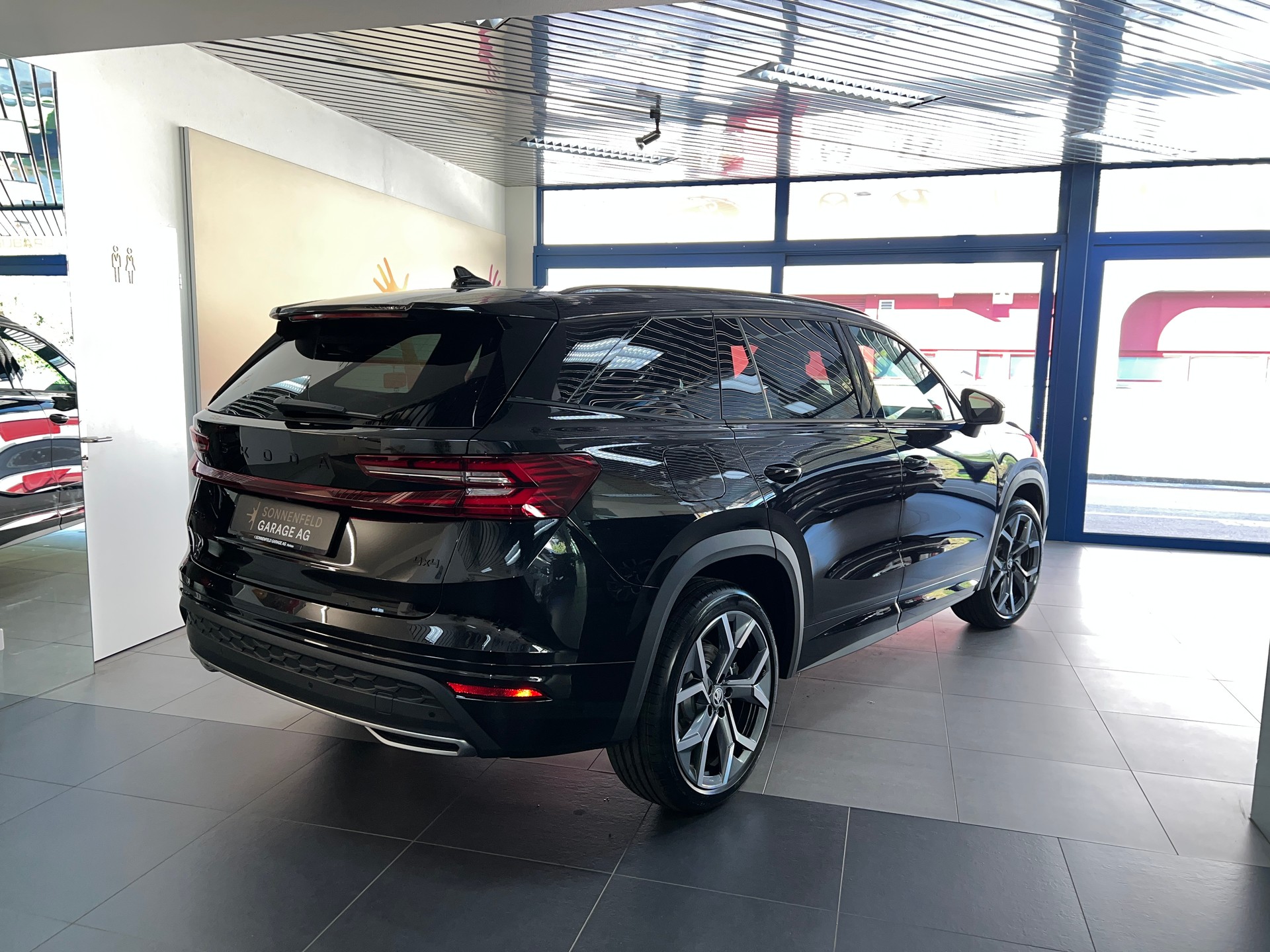 SKODA Kodiaq 2.0 TDI Sportline 4x4 / 7 PLATZ / 5 Jahre Garantie-image-5