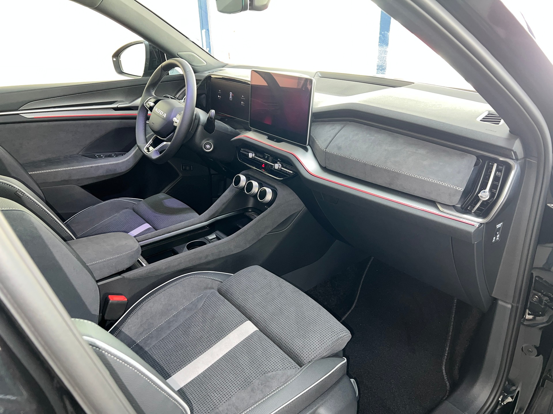 SKODA Kodiaq 2.0 TDI Sportline 4x4 / 7 PLATZ / 5 Jahre Garantie-image-12