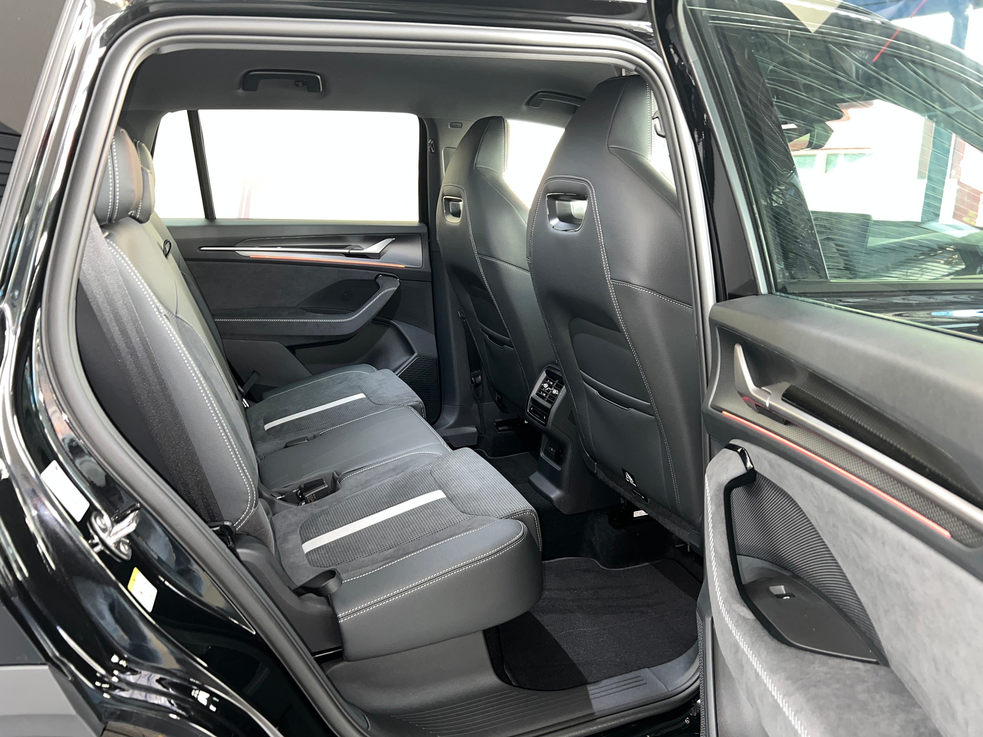 SKODA Kodiaq 2.0 TDI Sportline 4x4 / 7 PLATZ / 5 Jahre Garantie-image-8