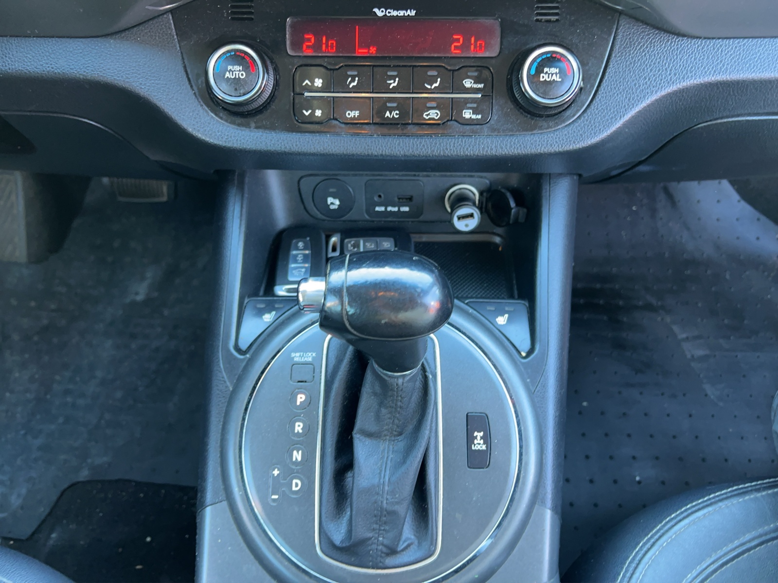 KIA Sportage 2.0 CRDi Trend 4WD Automatic-image-12
