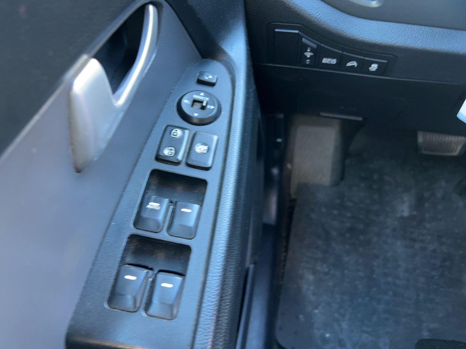 KIA Sportage 2.0 CRDi Trend 4WD Automatic-image-11
