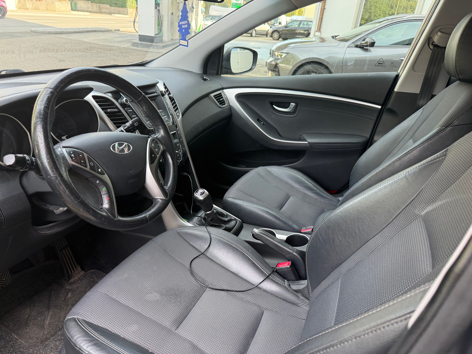 HYUNDAI i30 1.6 GDI Style-image-6