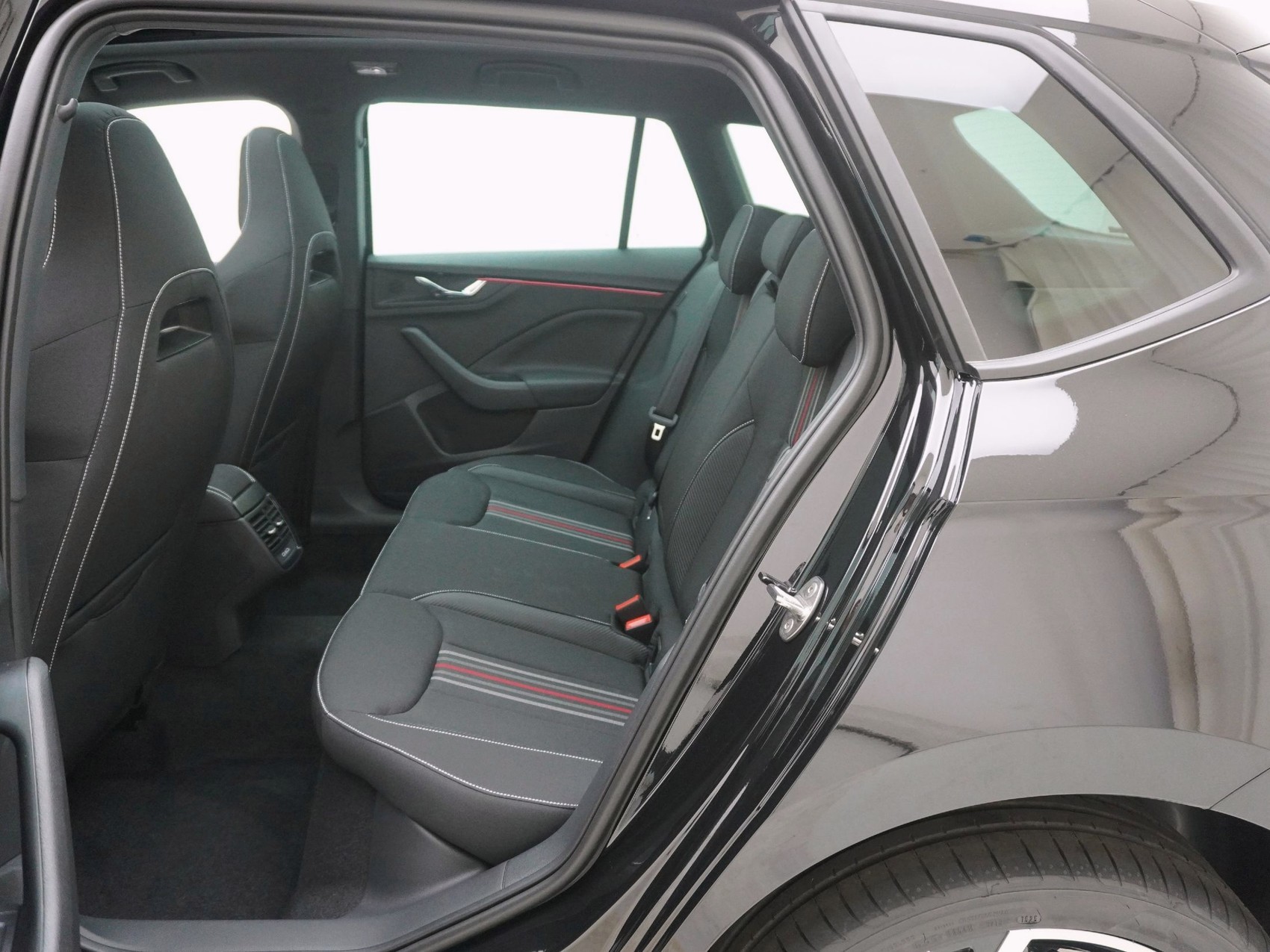 SKODA Kamiq 1.5 TSI Monte Carlo-image-14