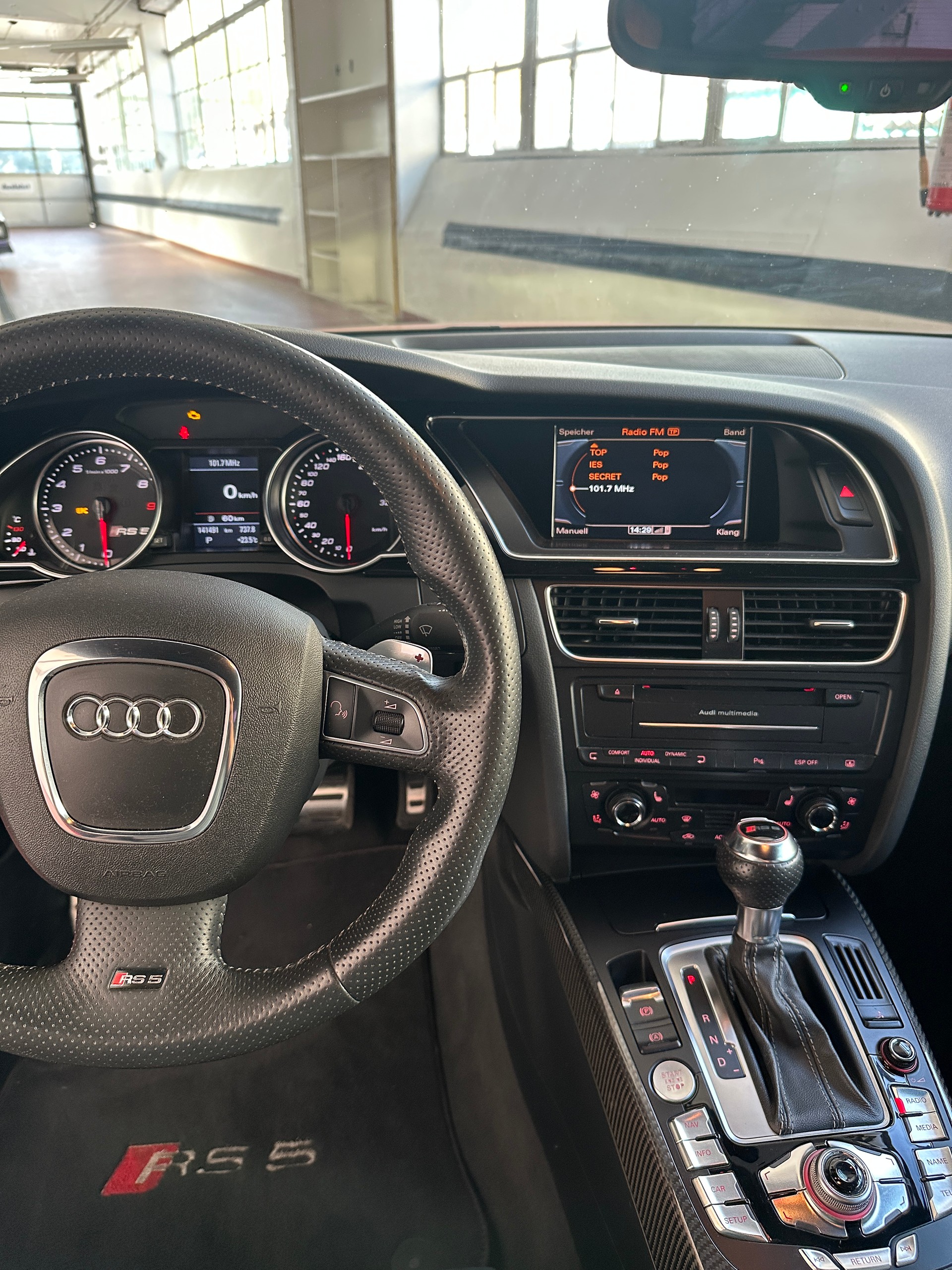 AUDI 4.2 V8 FSI quattro S-Tronic-image-4
