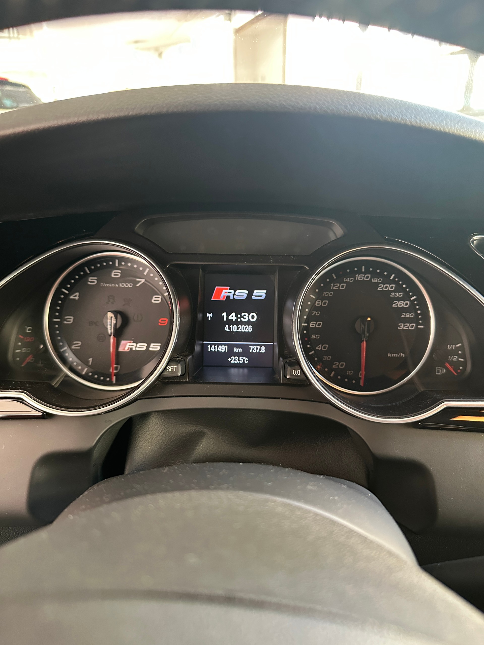 AUDI 4.2 V8 FSI quattro S-Tronic-image-5