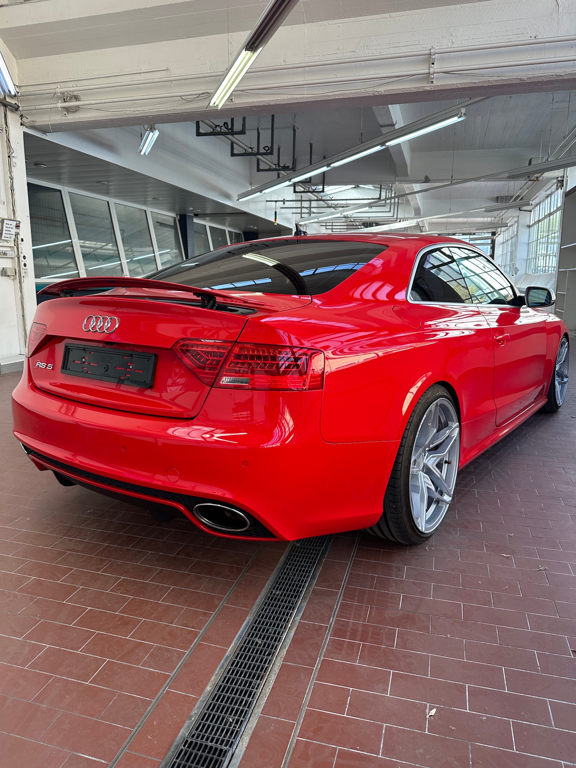 AUDI 4.2 V8 FSI quattro S-Tronic-image-2