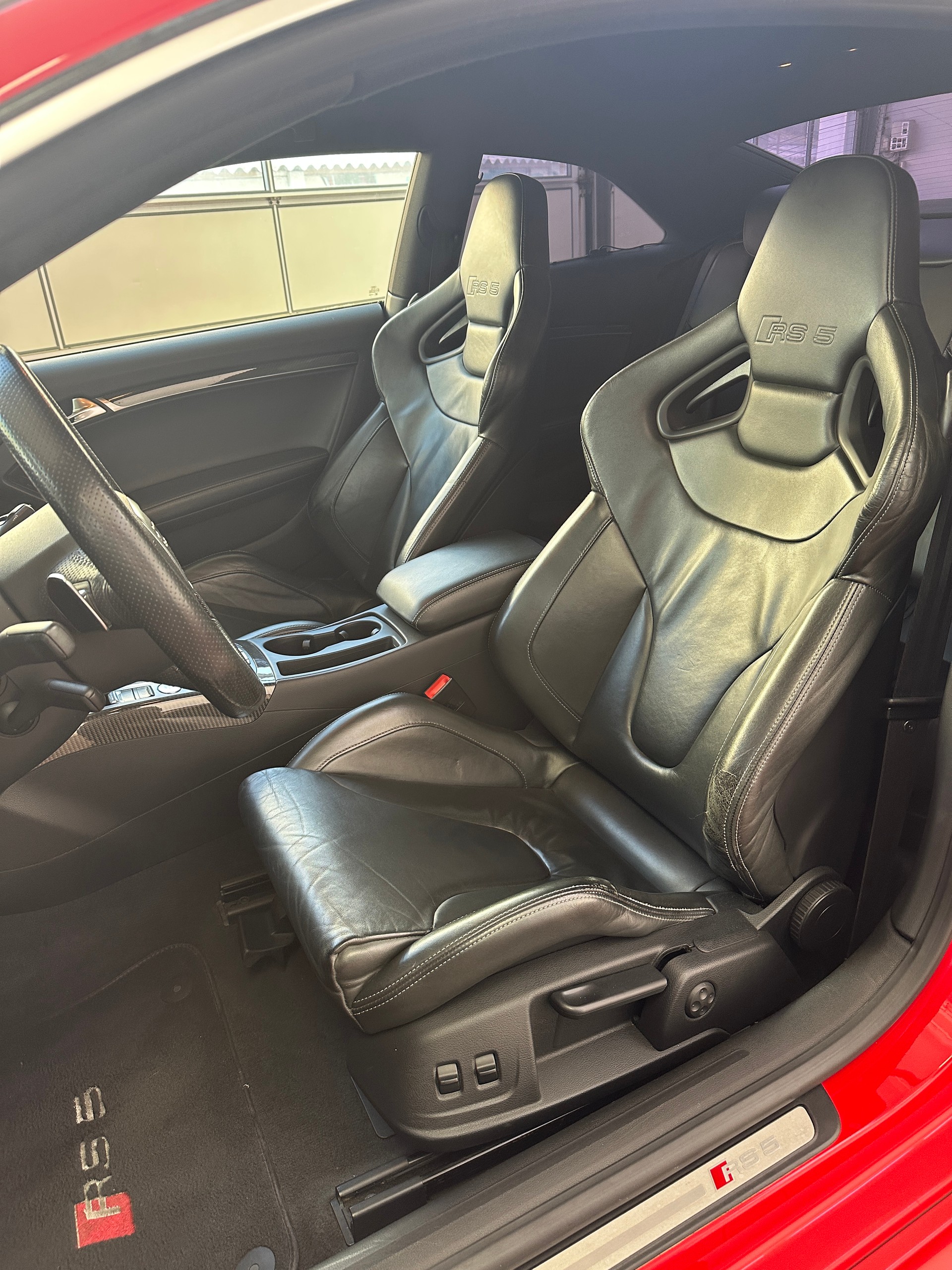 AUDI 4.2 V8 FSI quattro S-Tronic-image-3