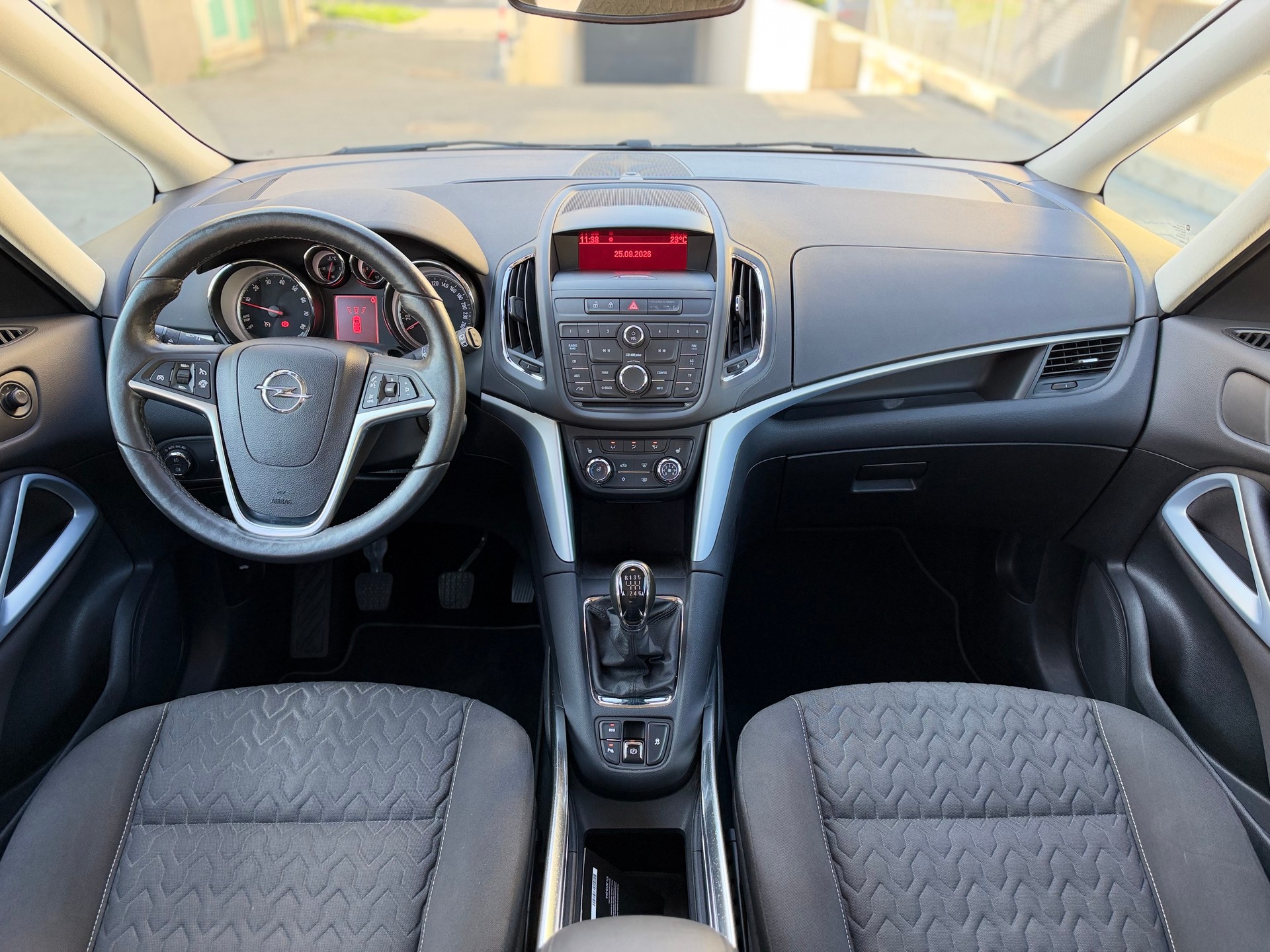 OPEL Zafira Tourer 1.6i 16V Turbo Active Edition-image-10