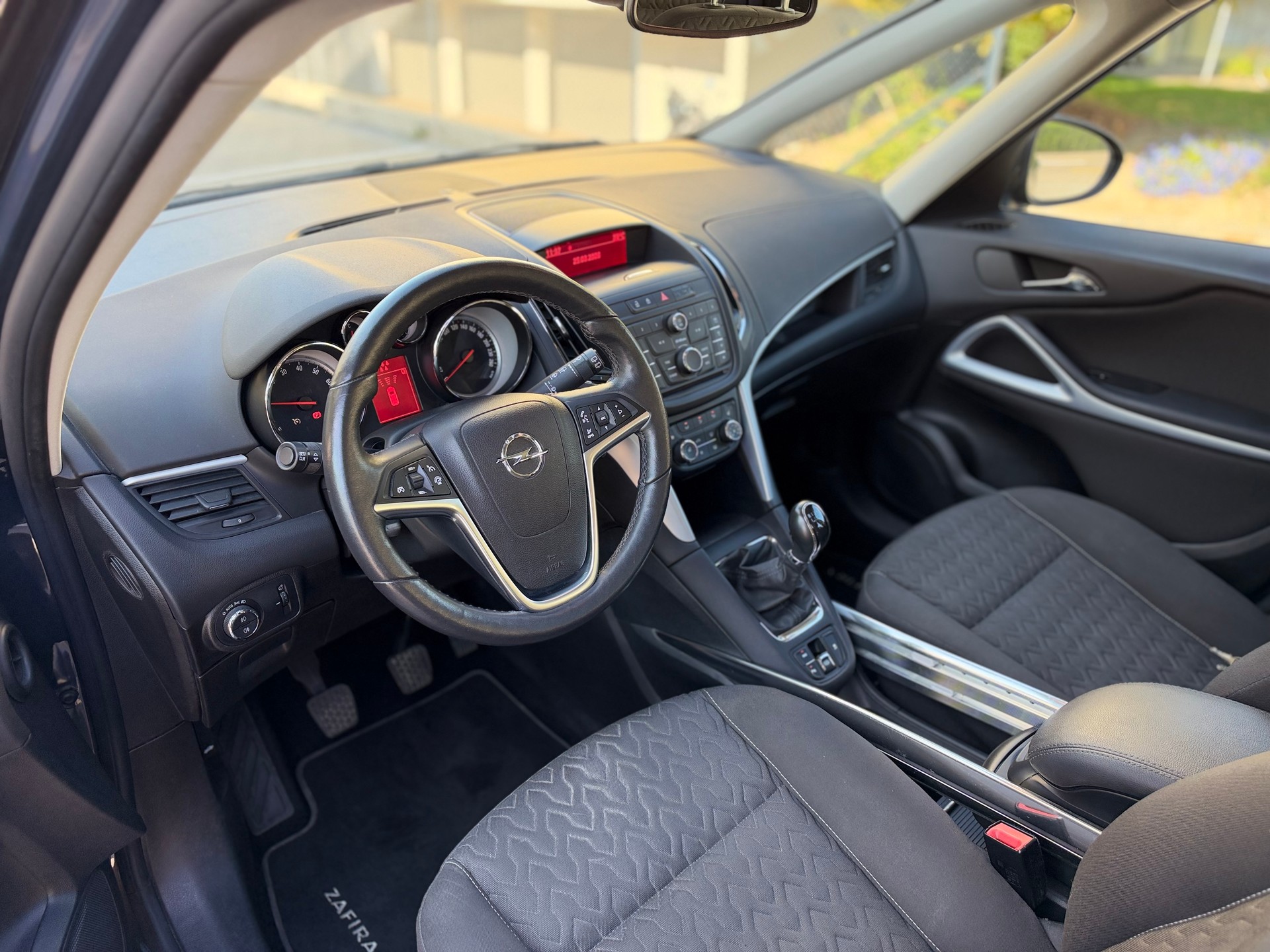 OPEL Zafira Tourer 1.6i 16V Turbo Active Edition-image-9