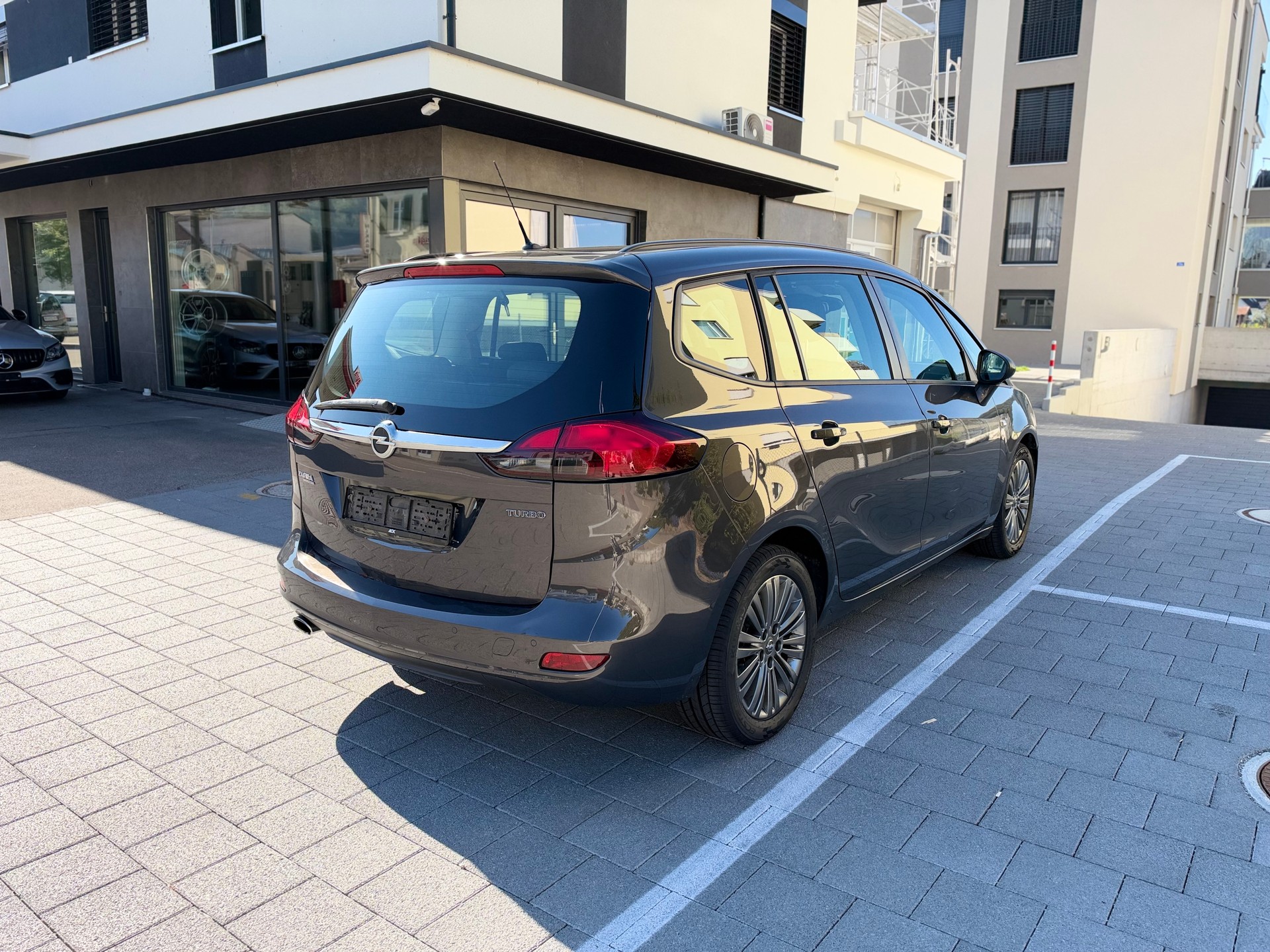 OPEL Zafira Tourer 1.6i 16V Turbo Active Edition-image-3