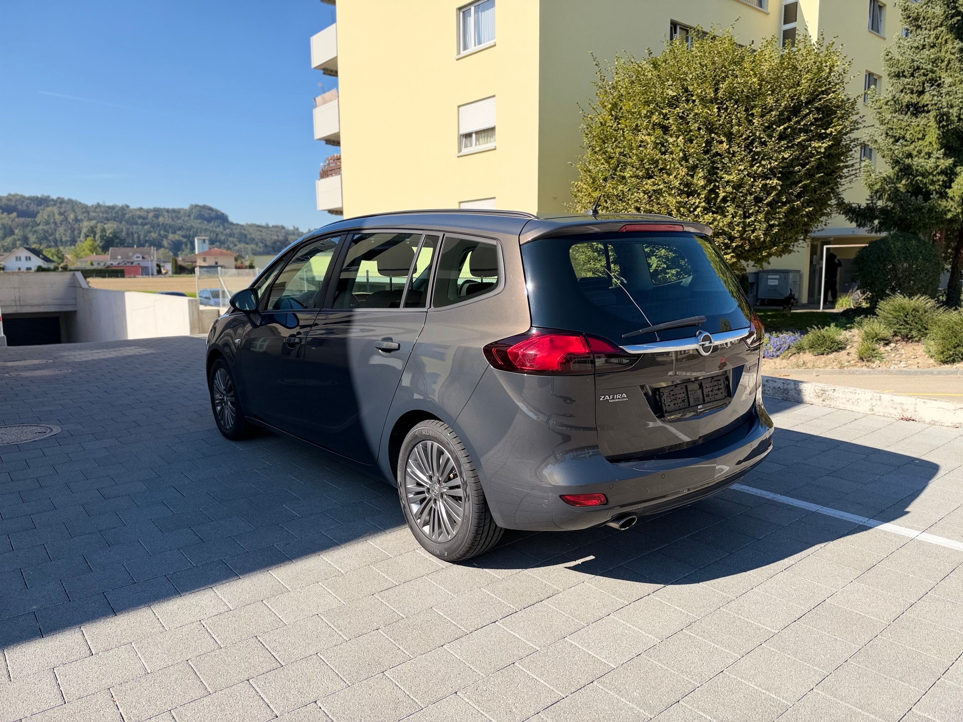 OPEL Zafira Tourer 1.6i 16V Turbo Active Edition-image-2