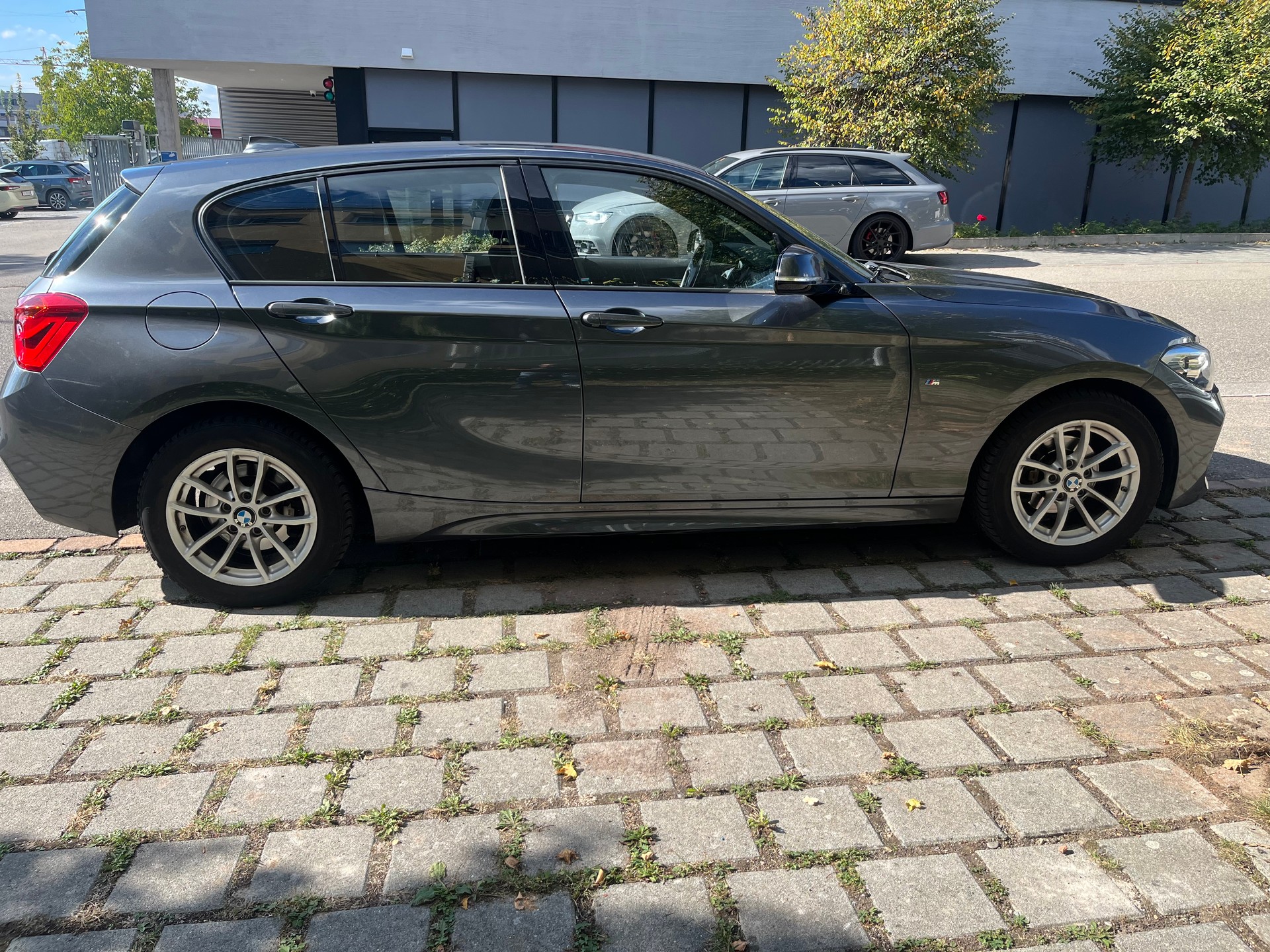 BMW 118i Sport Line Steptronic-image-2