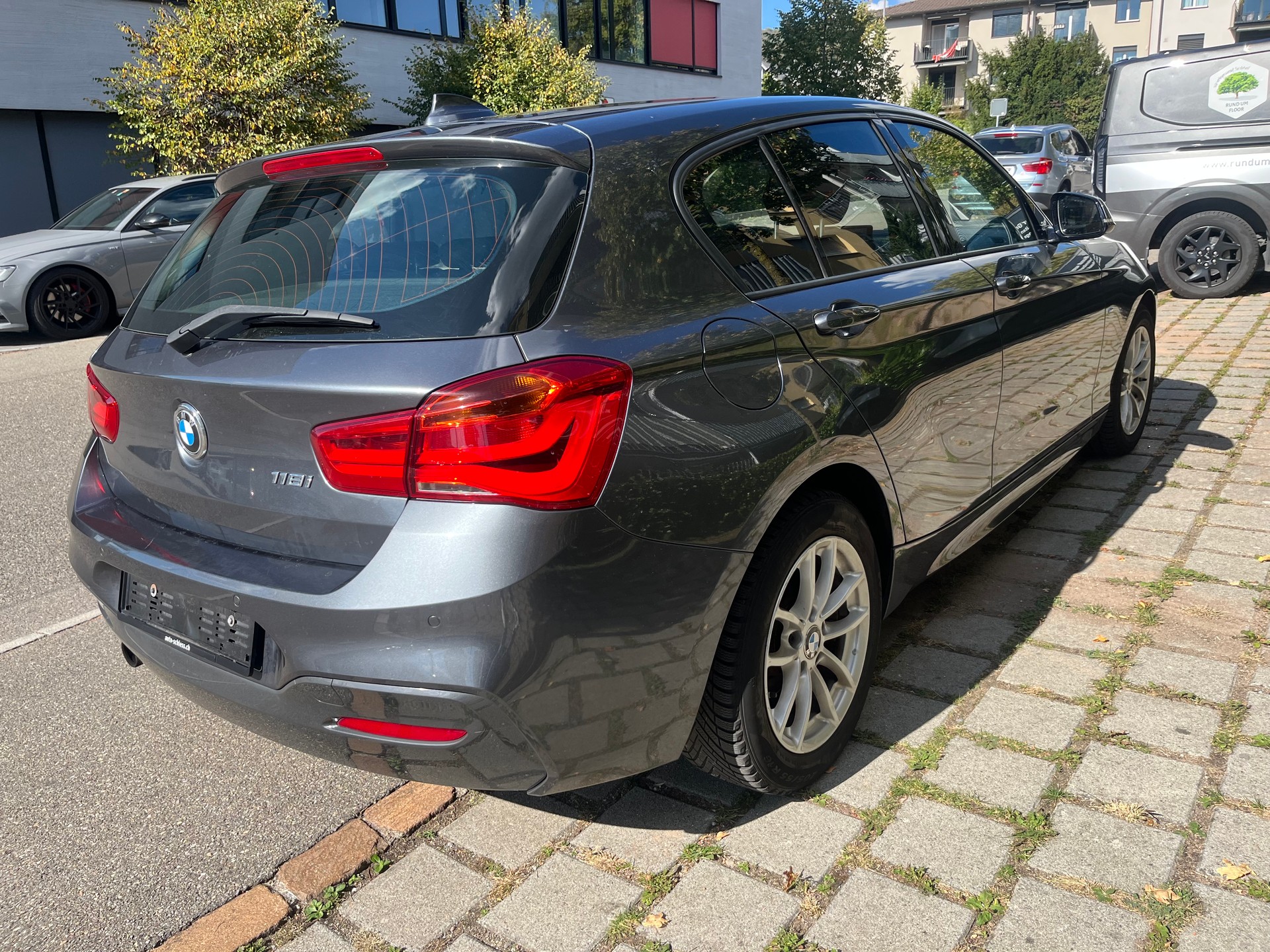 BMW 118i Sport Line Steptronic-image-1