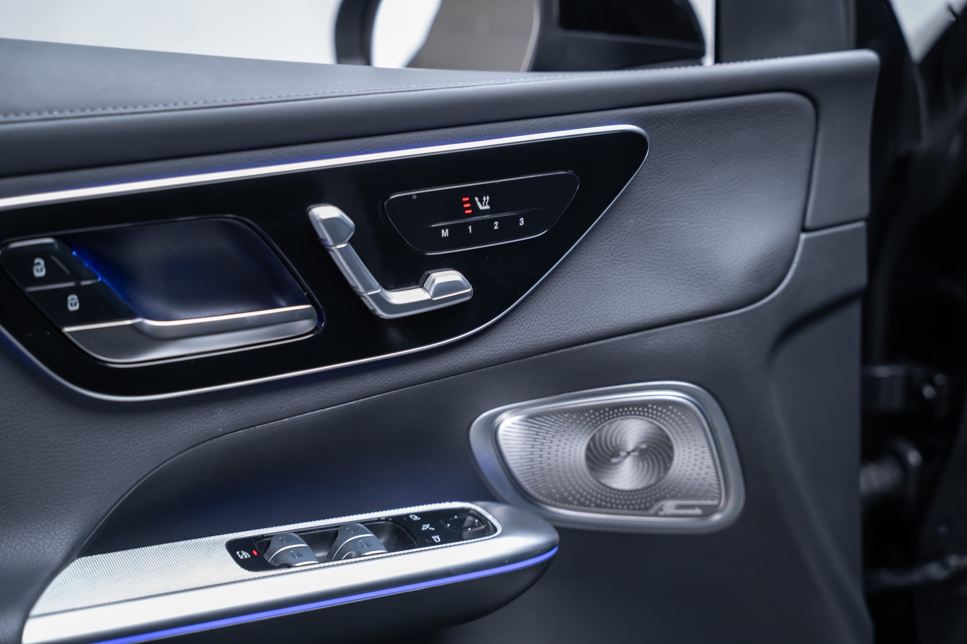MERCEDES-BENZ GLC 300 AMG Line 4matic / CH-Fahrzeug / Panorama-Schiebedach / Head-Up / Burmester-image-16