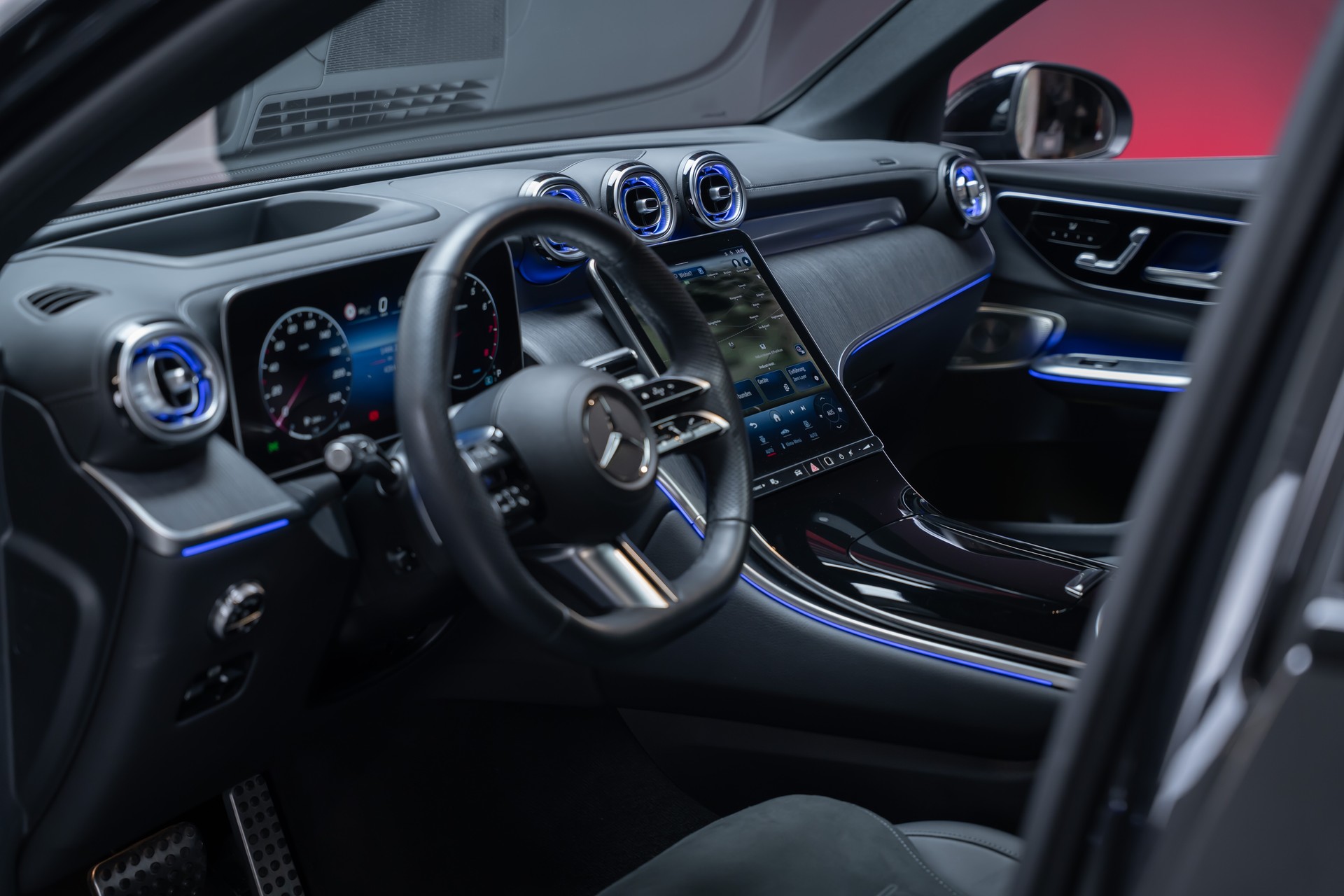 MERCEDES-BENZ GLC 300 AMG Line 4matic / CH-Fahrzeug / Panorama-Schiebedach / Head-Up / Burmester-image-15